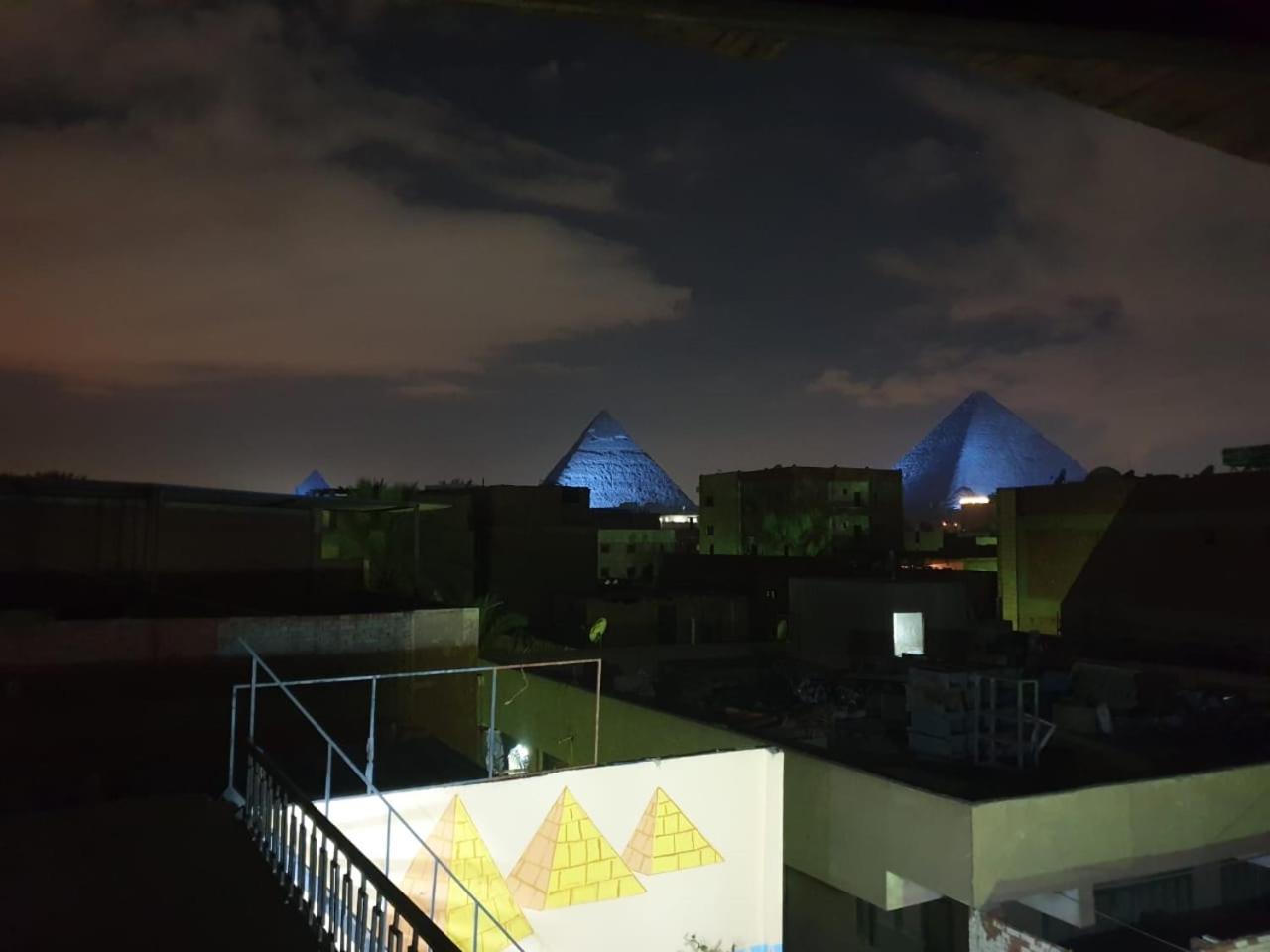 Jana Pyramids view inn