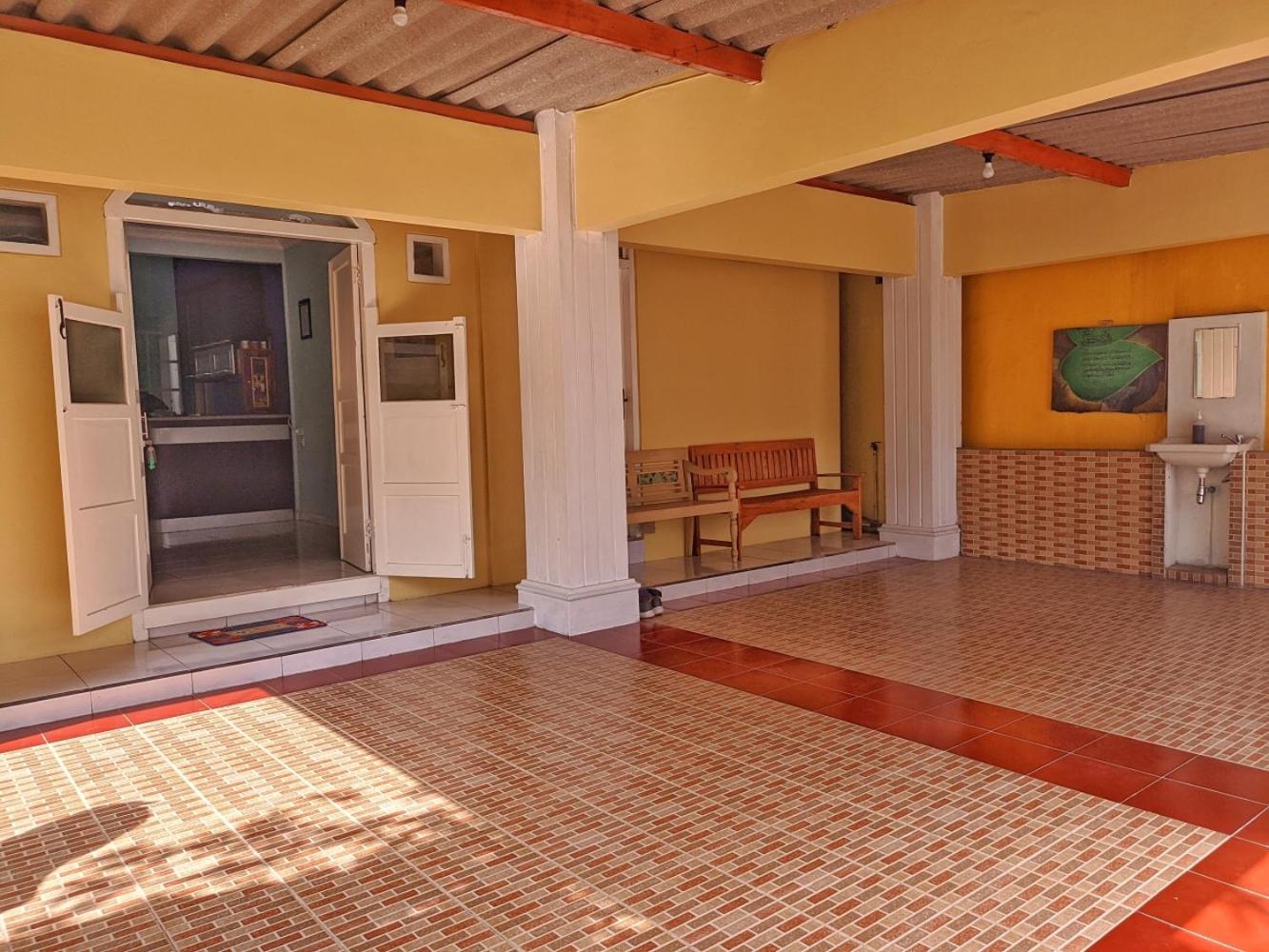 Homestay Syariah Monjali dekat Tugu Jogja by Simply Homy view 5