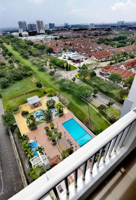 Bukit Indah 12pax Aeon Lego Wi-fi Netflix BySTAY