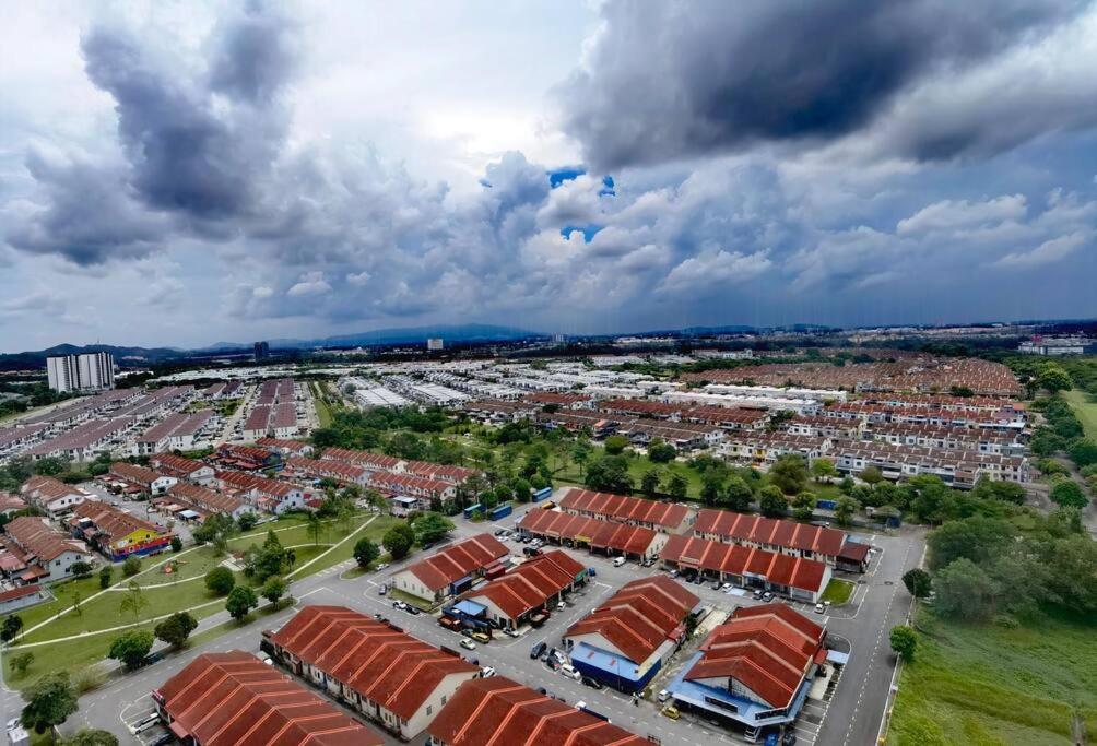 Bukit Indah 12pax Aeon Lego Wi-fi Netflix BySTAY