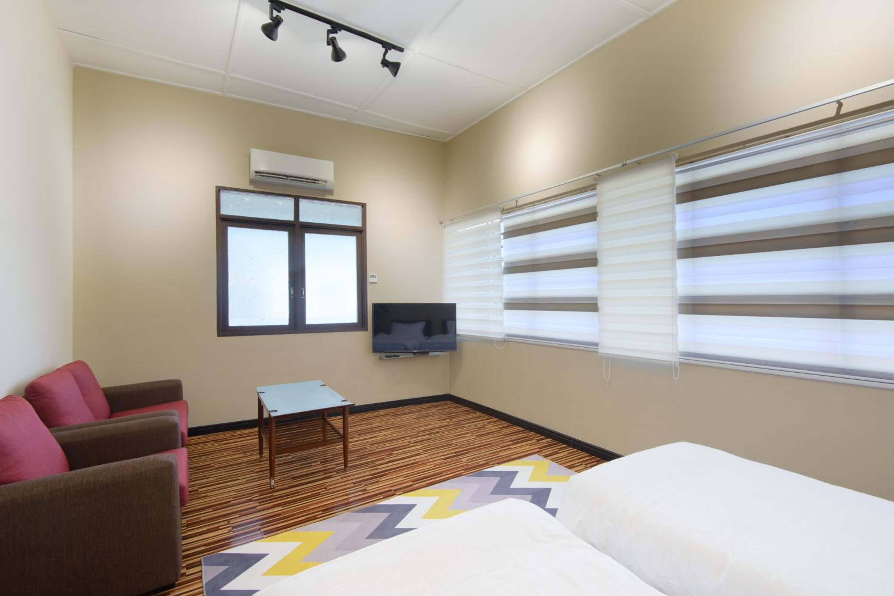 Gurney Terrace 9 photo 7