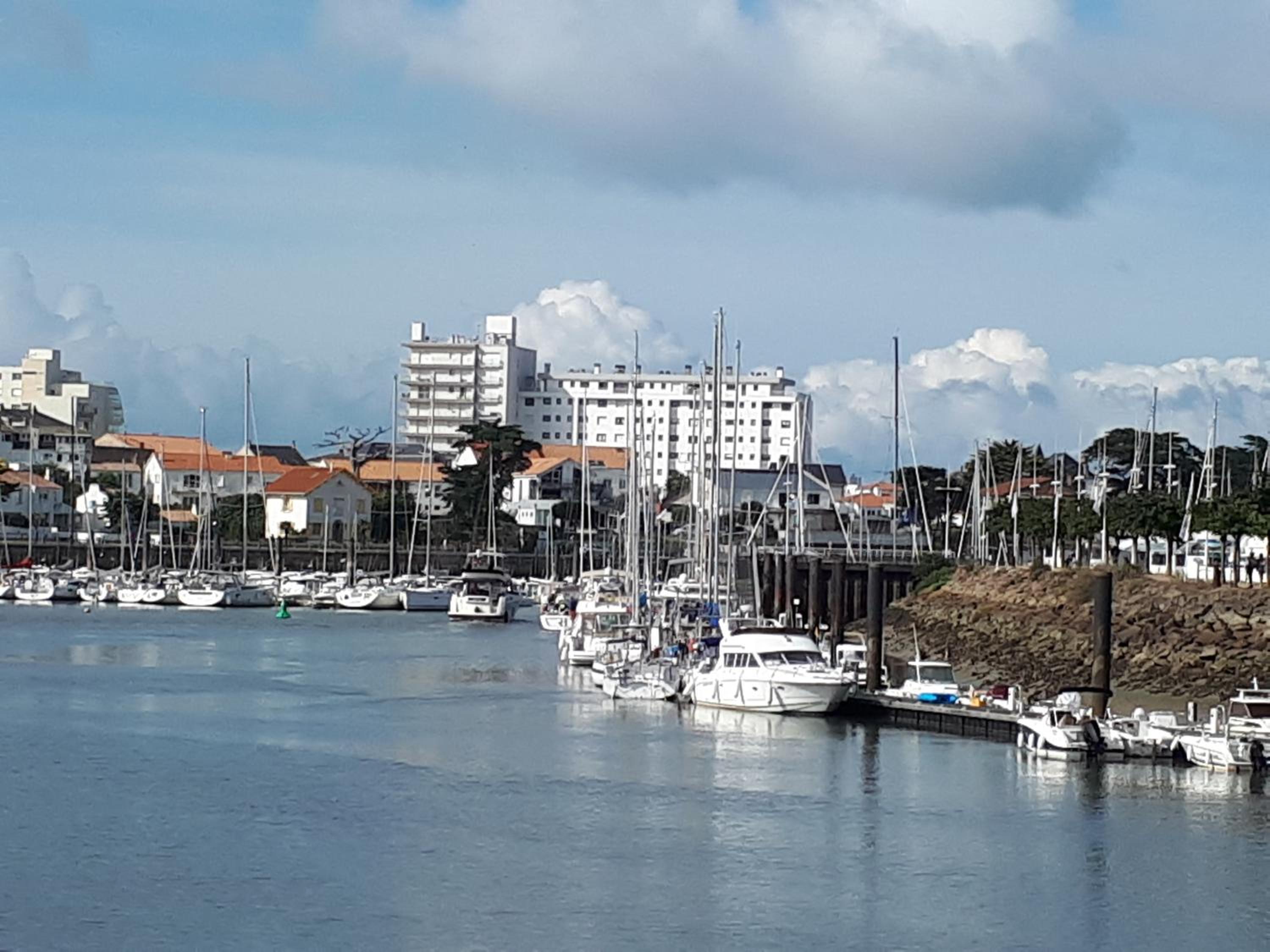 Résidence La Garenne à La Grande Plage, vue mer, piscine et parking privé, 6 personnes