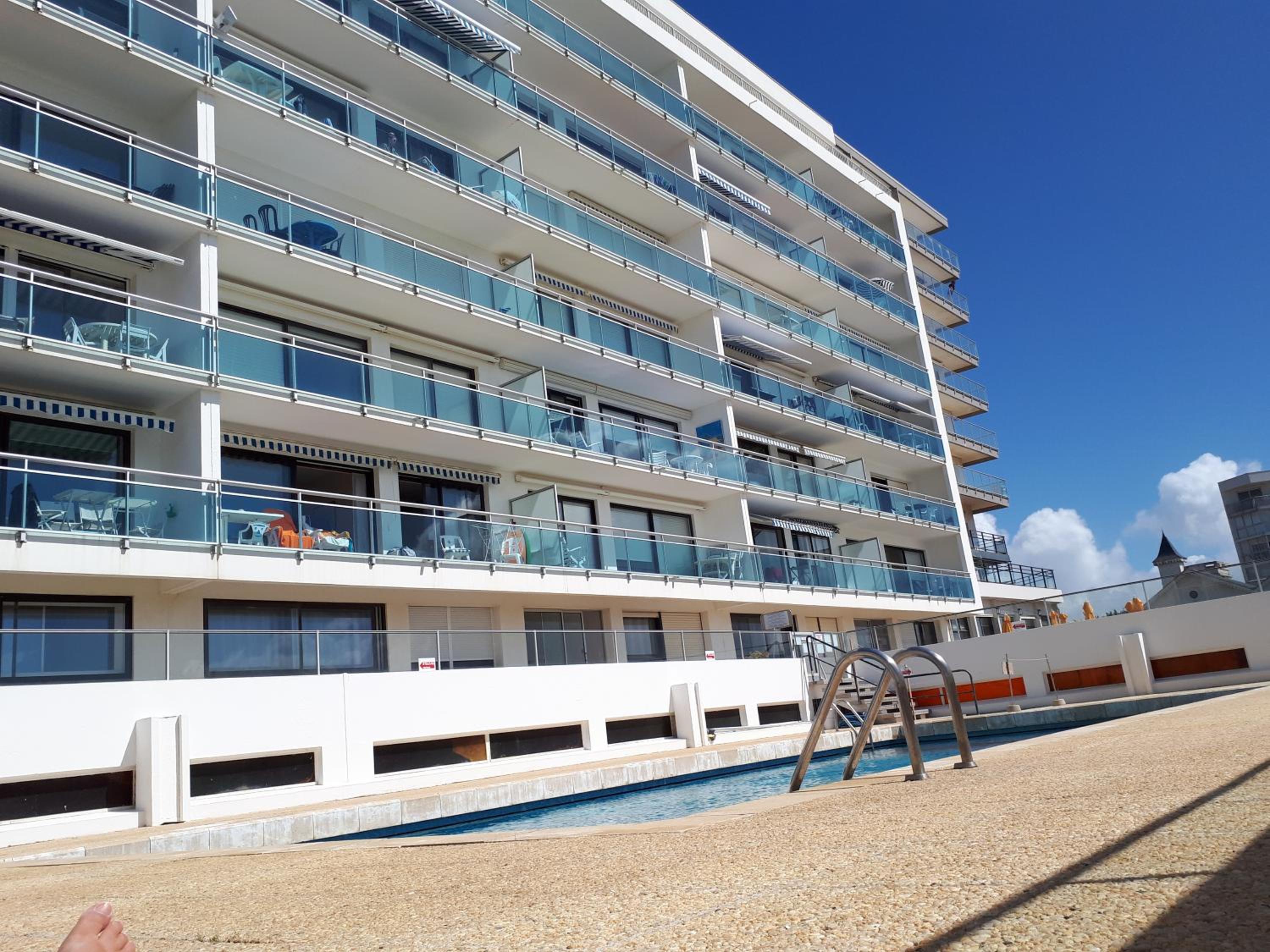 Résidence La Garenne à La Grande Plage, vue mer, piscine et parking privé, 6 personnes