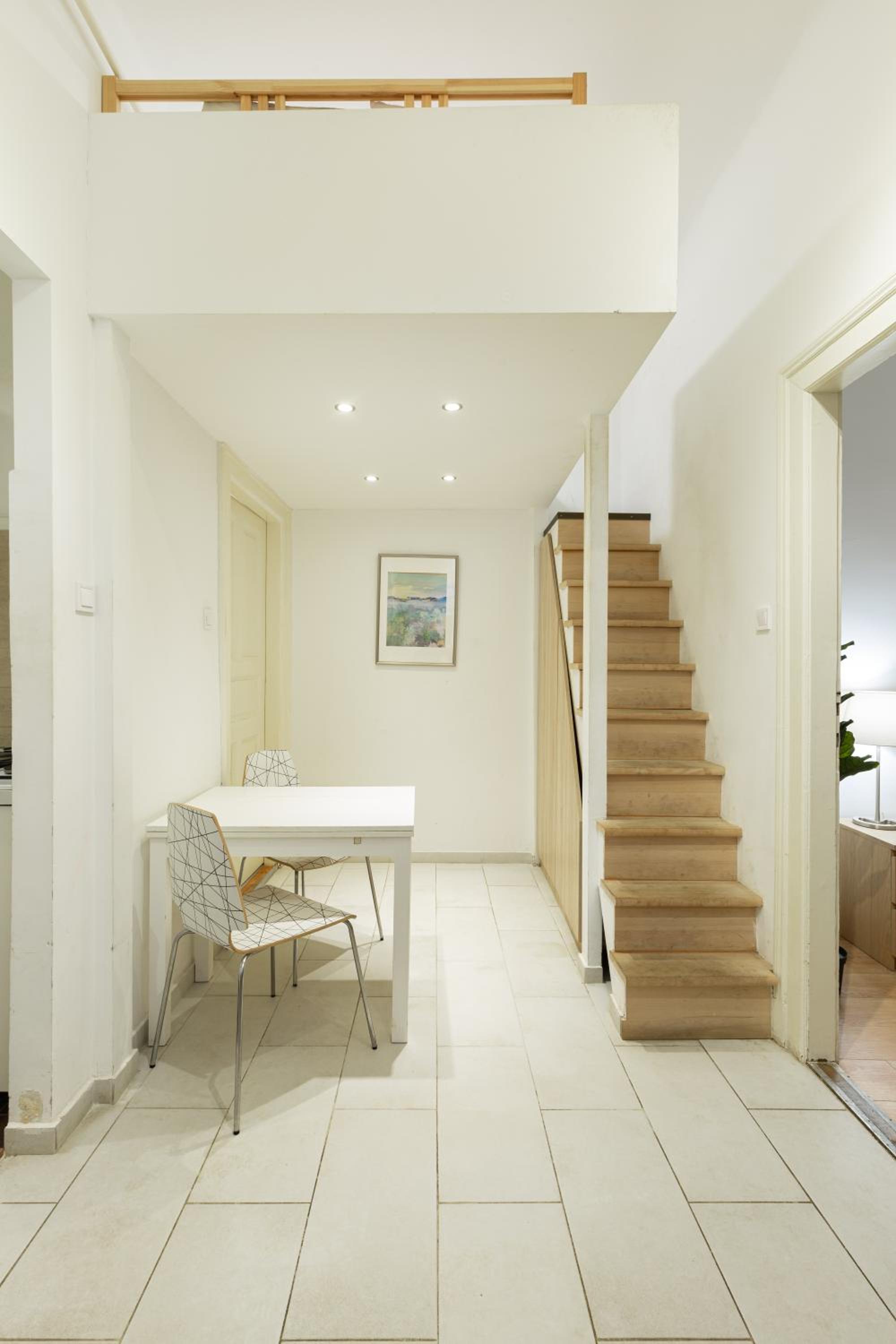 A4-6 Aulich Apartment