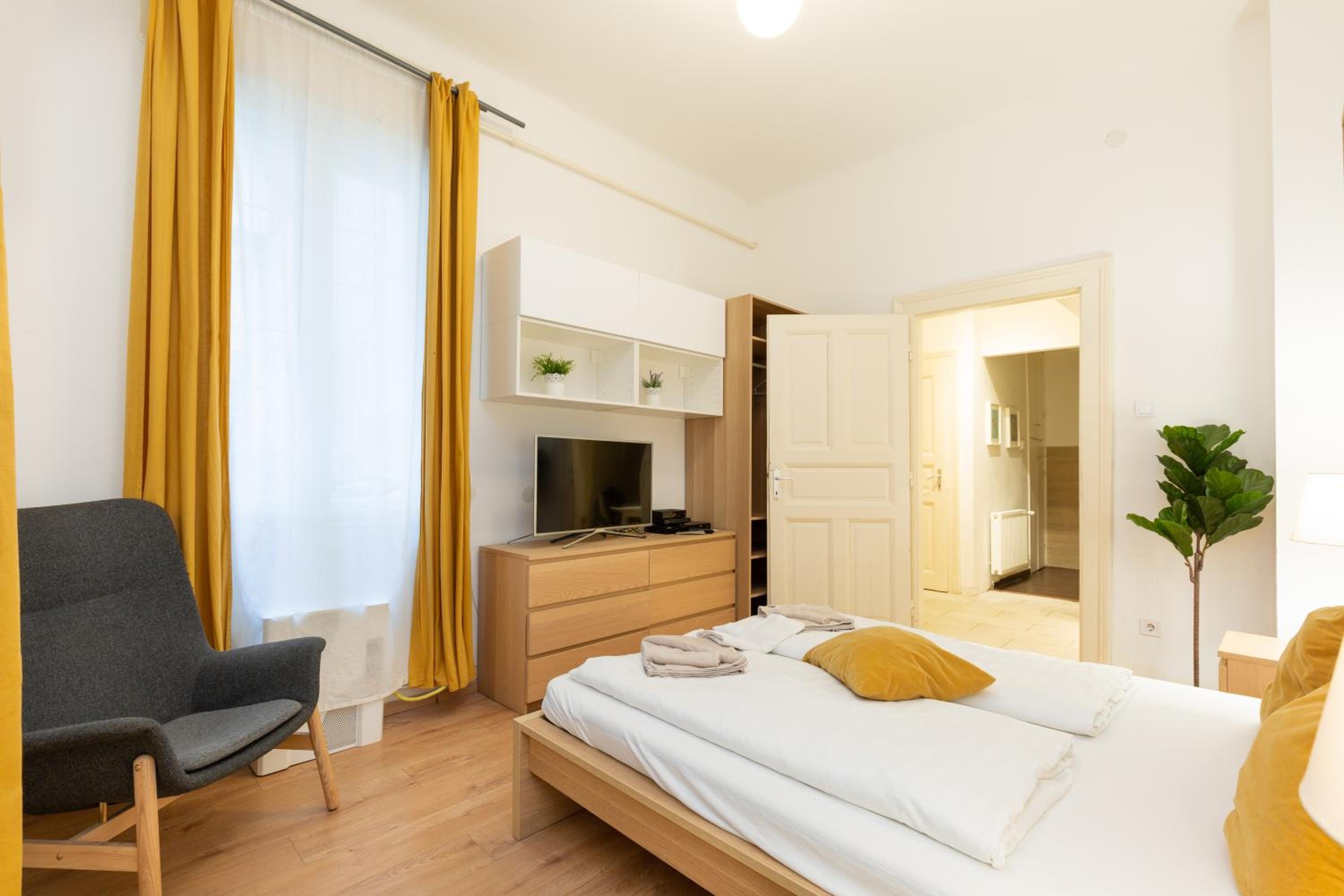 A4-6 Aulich Apartment