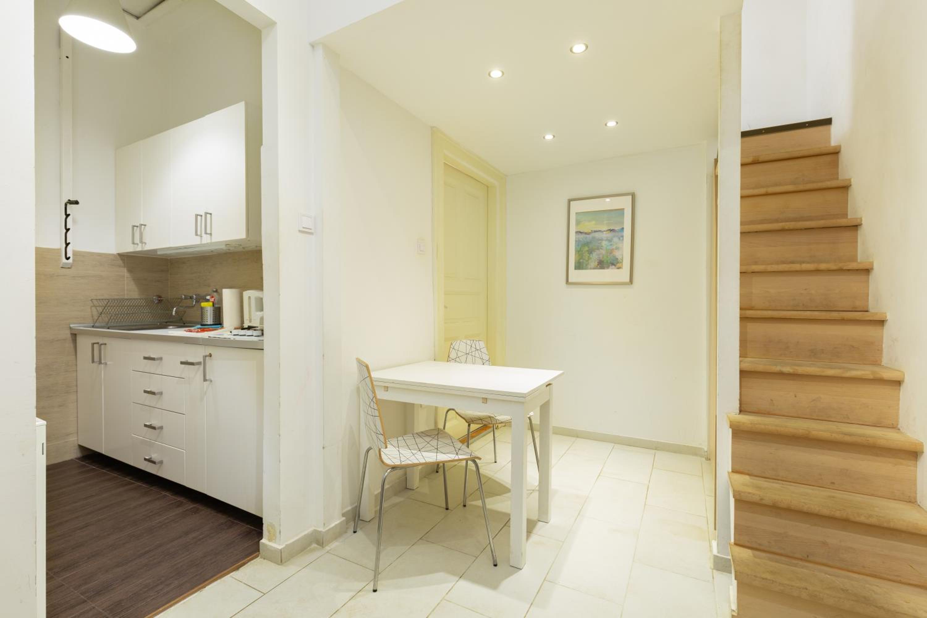 A4-6 Aulich Apartment