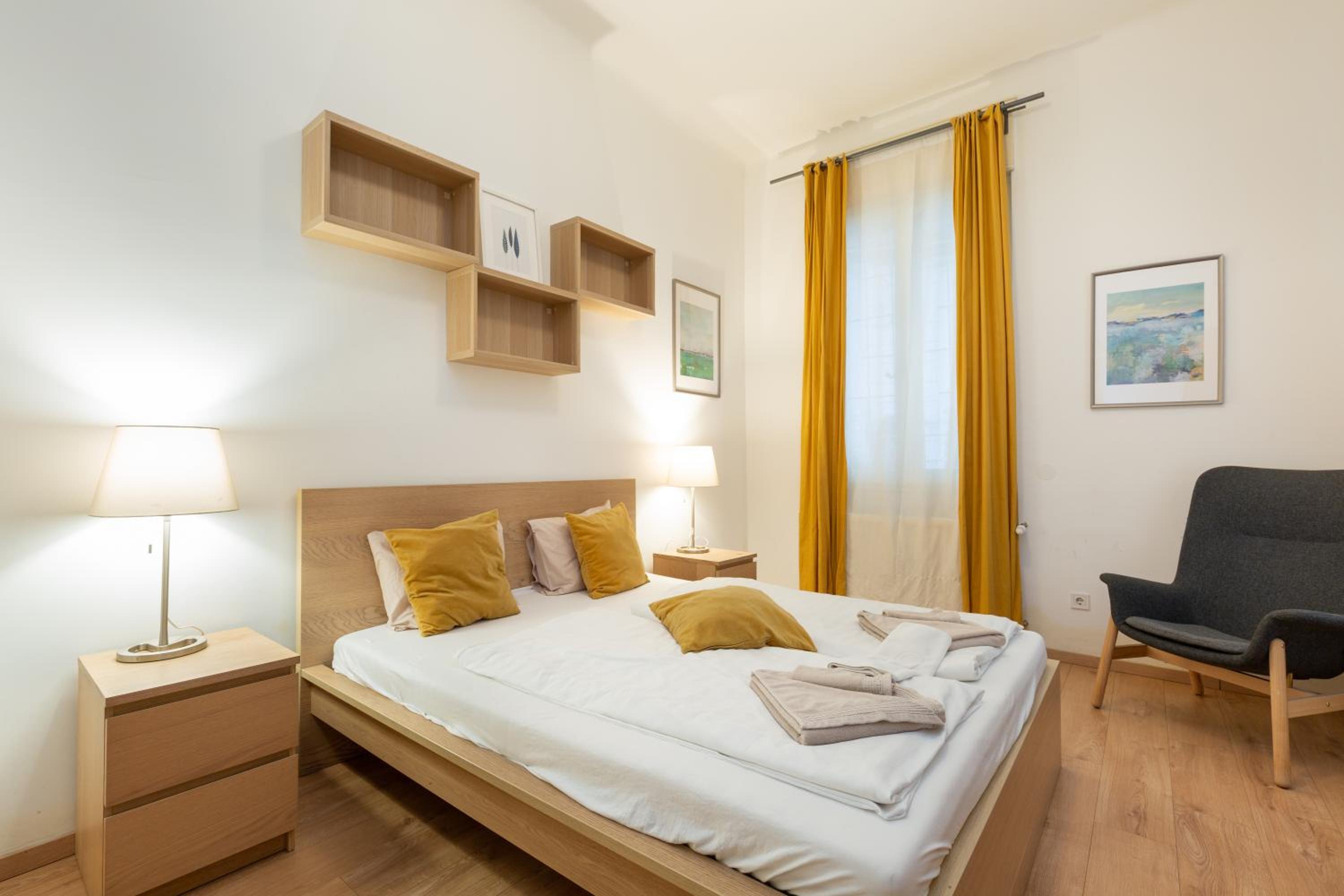 A4-6 Aulich Apartment