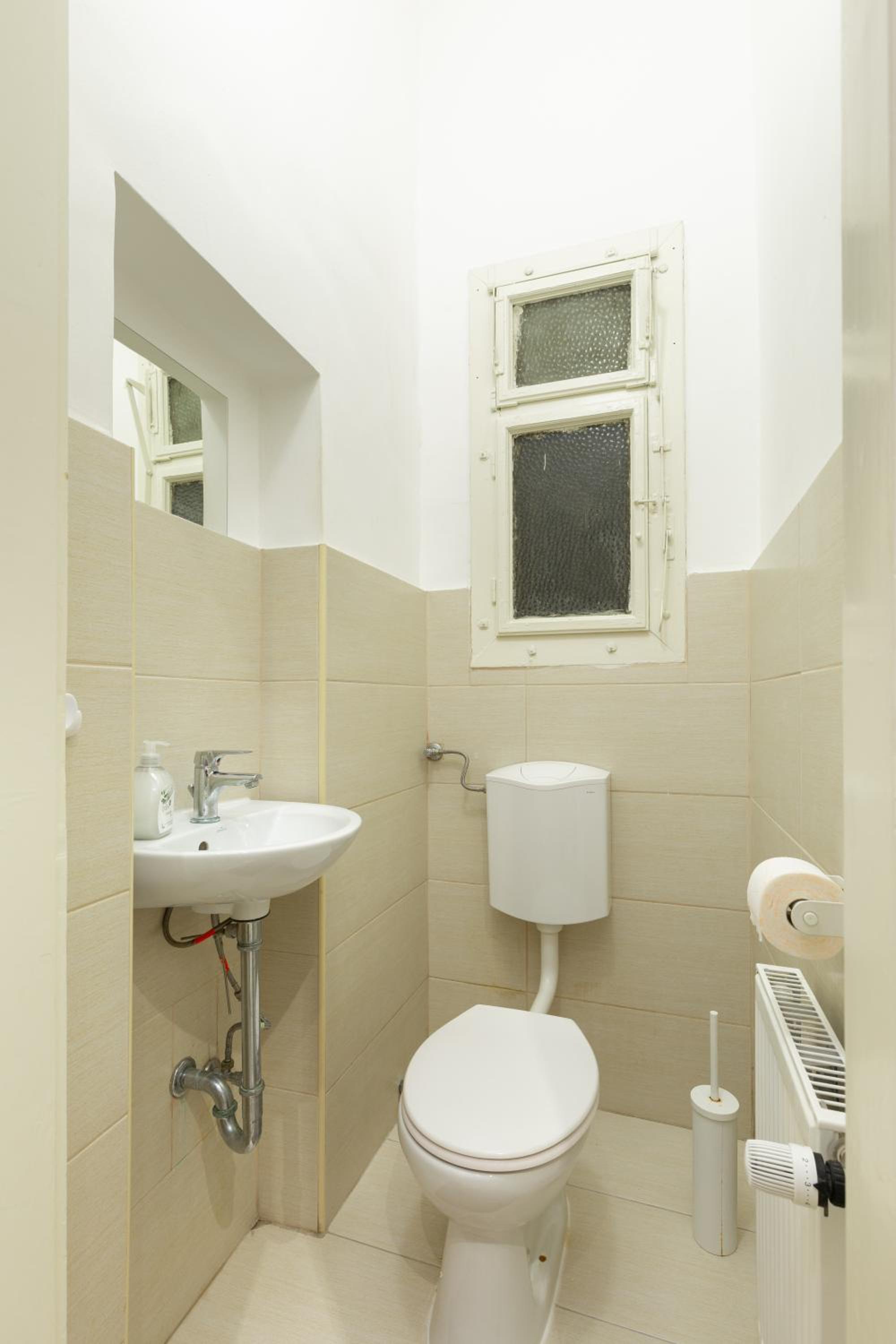 A4-6 Aulich Apartment