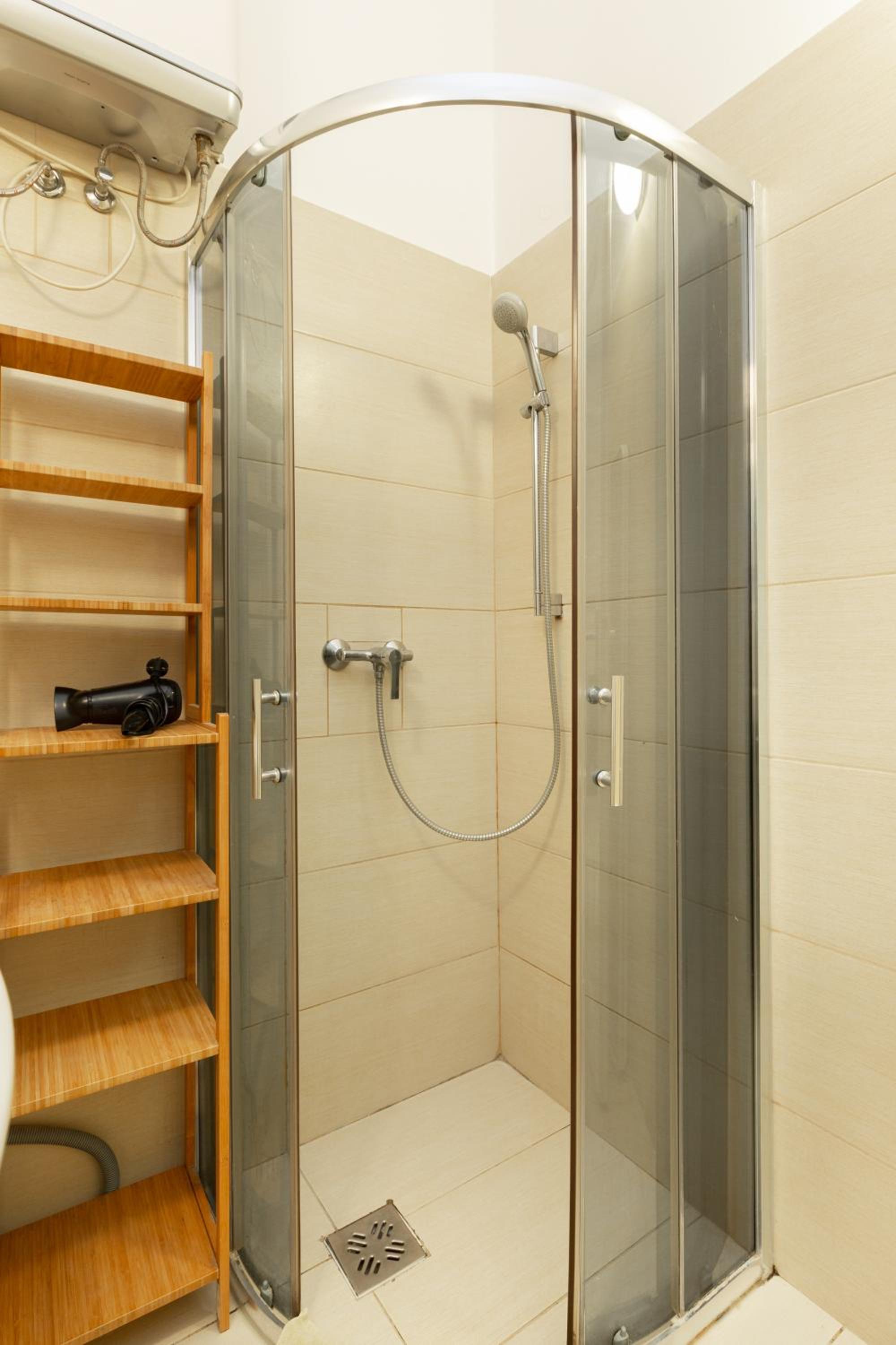A4-6 Aulich Apartment