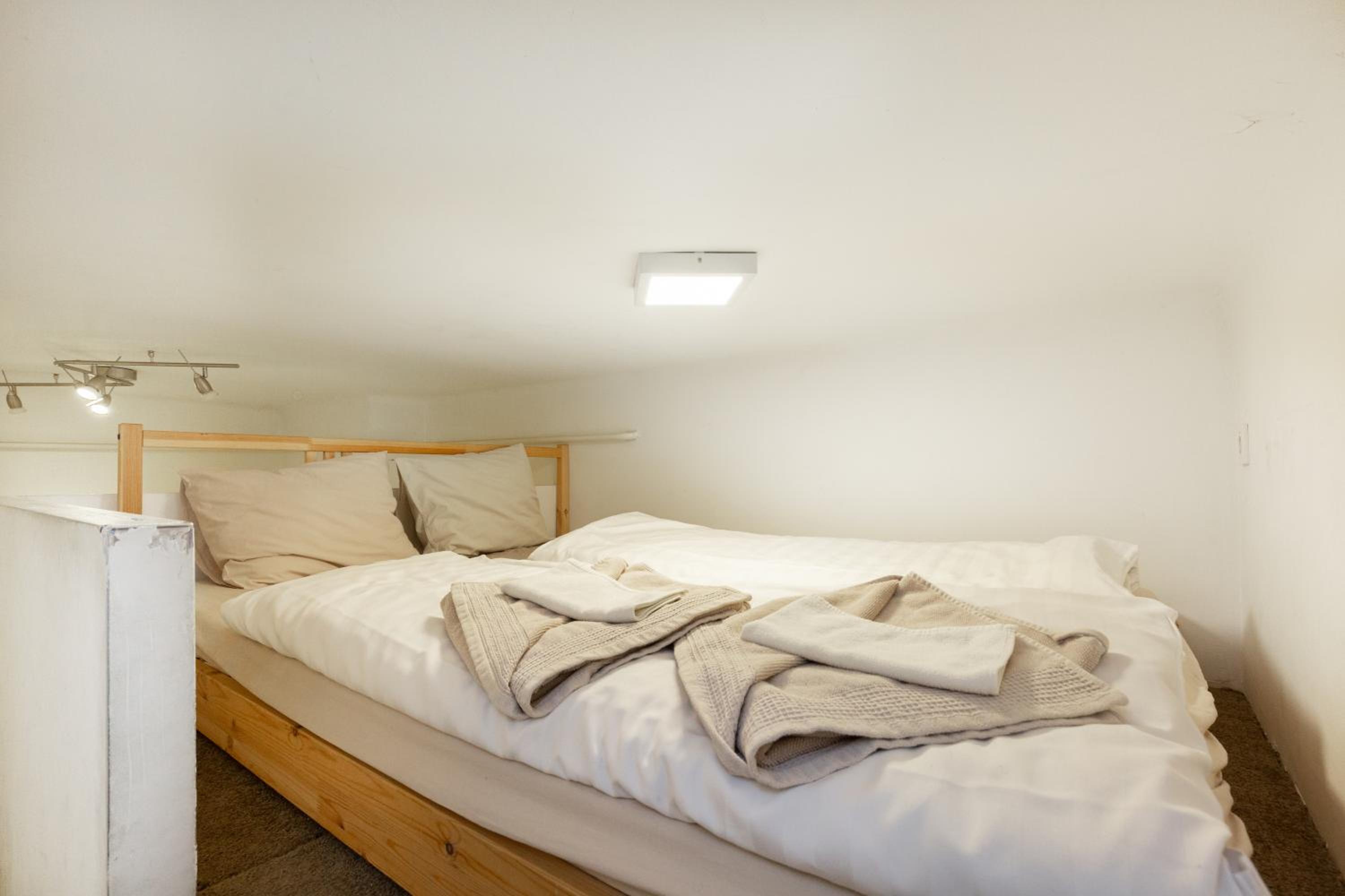 A4-6 Aulich Apartment
