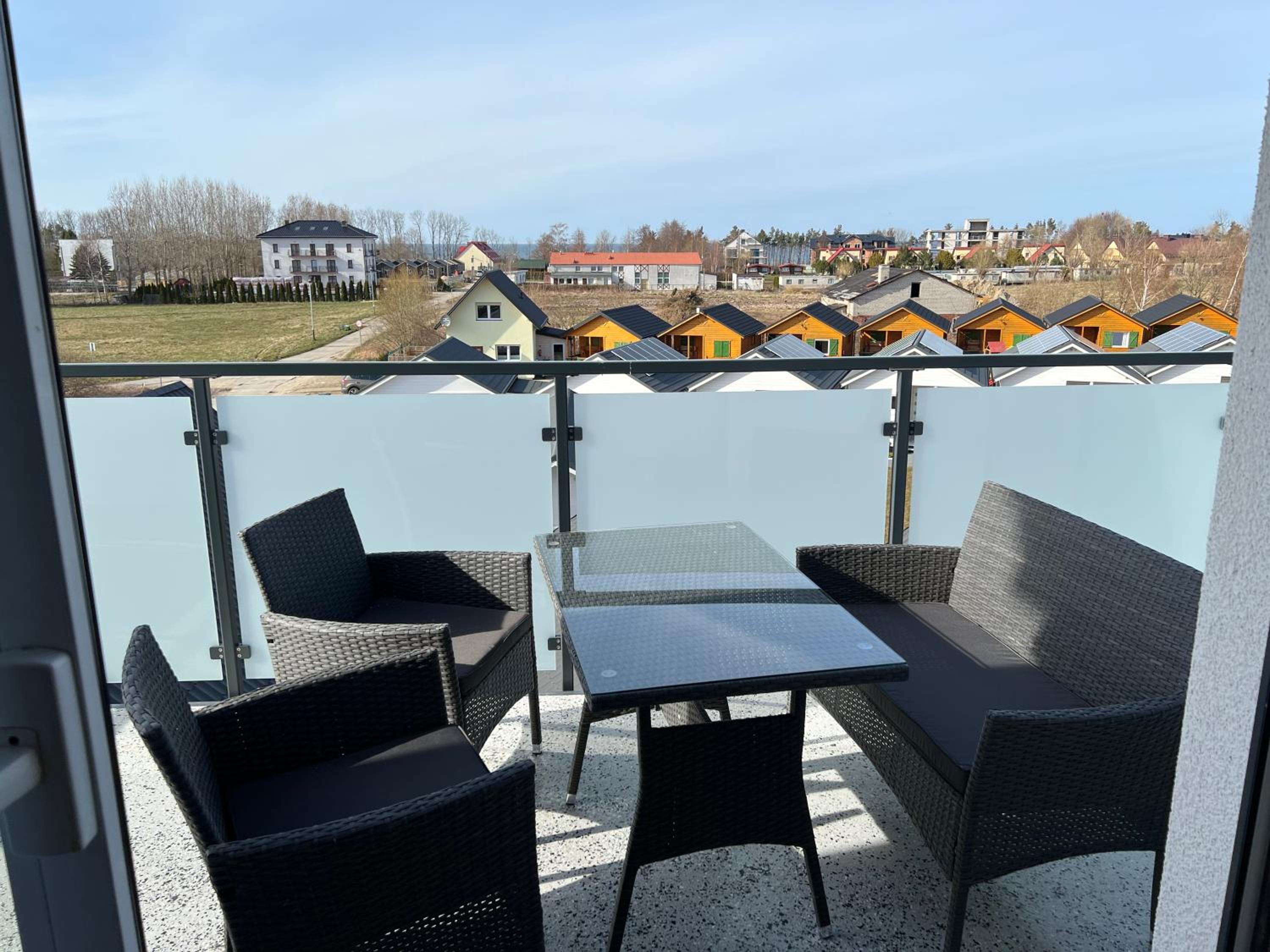 Apartament PREMIUM ze złotą wanną w sypialni widok na morze dyskretny taras z łóżkiem - Bałtyckie Sarbinowo 18