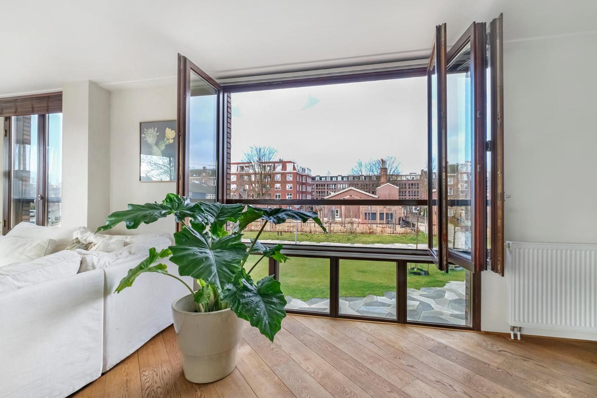 170M2 Appartment with Jacuzzi & Steam bath in center of Amsterdam