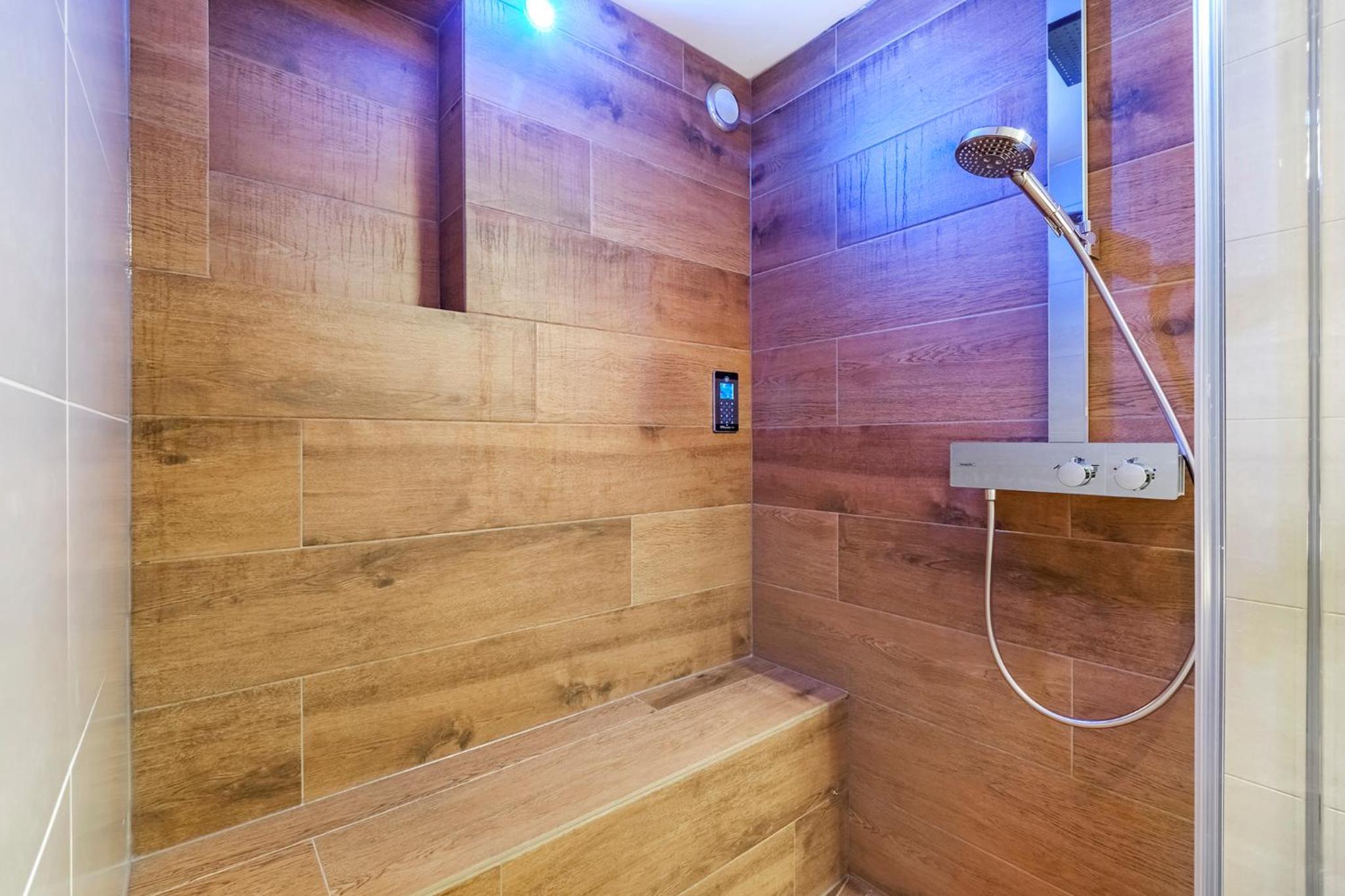 170M2 Appartment with Jacuzzi & Steam bath in center of Amsterdam