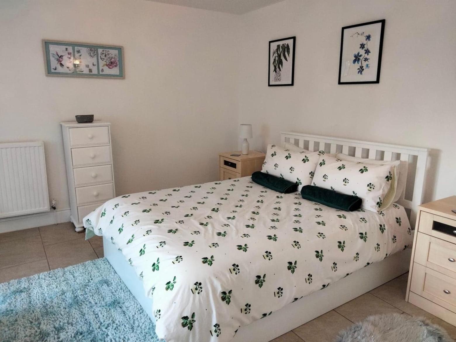 Mountain View Apartment - short drive to beaches view 3