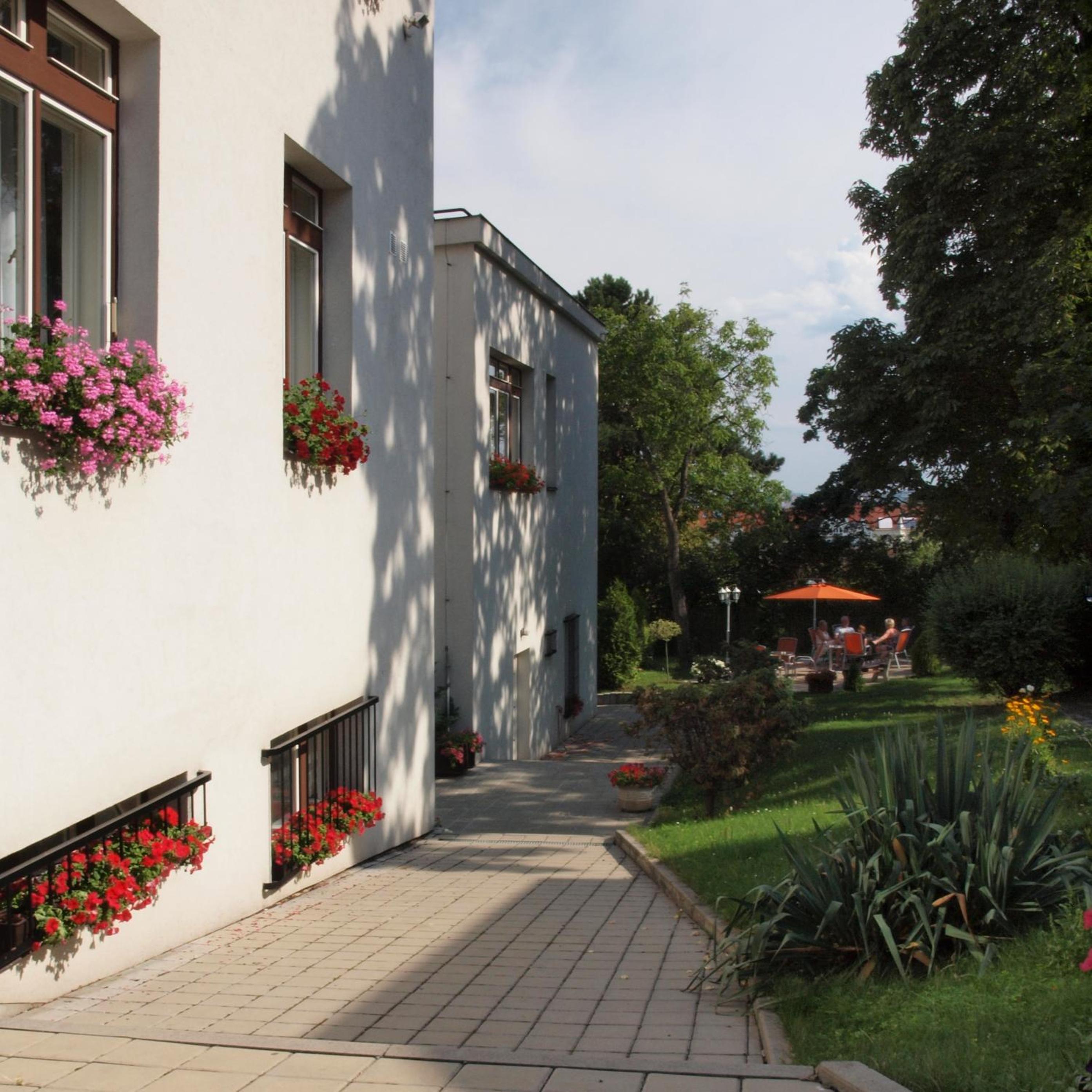 Residence Dykova - former Pension Jana, Domov Mládeže