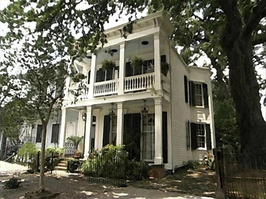 New Orleans Vacations - La Maison Carondelet - Property Image 1