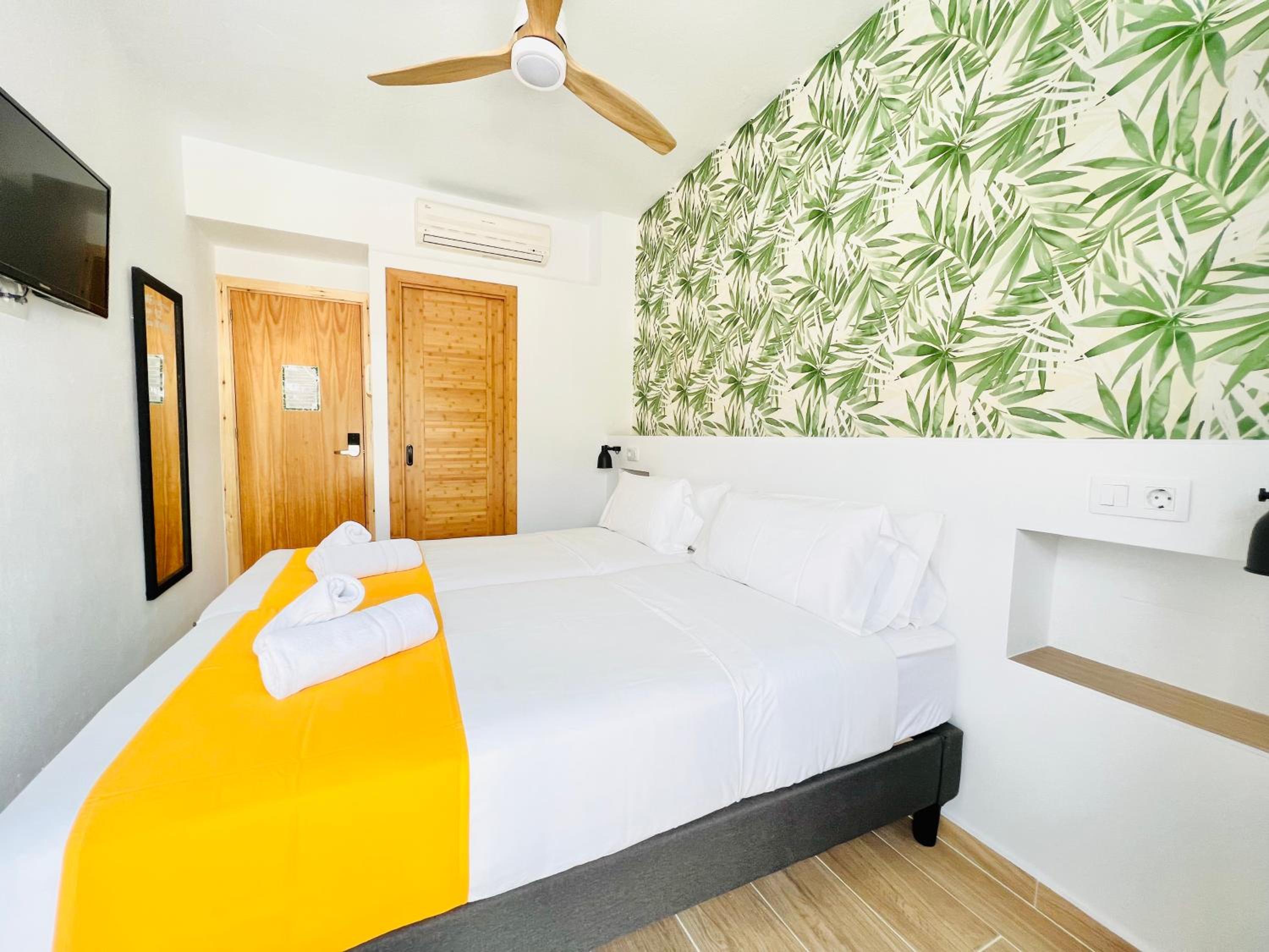Nanit Rooms Ibiza Hostal