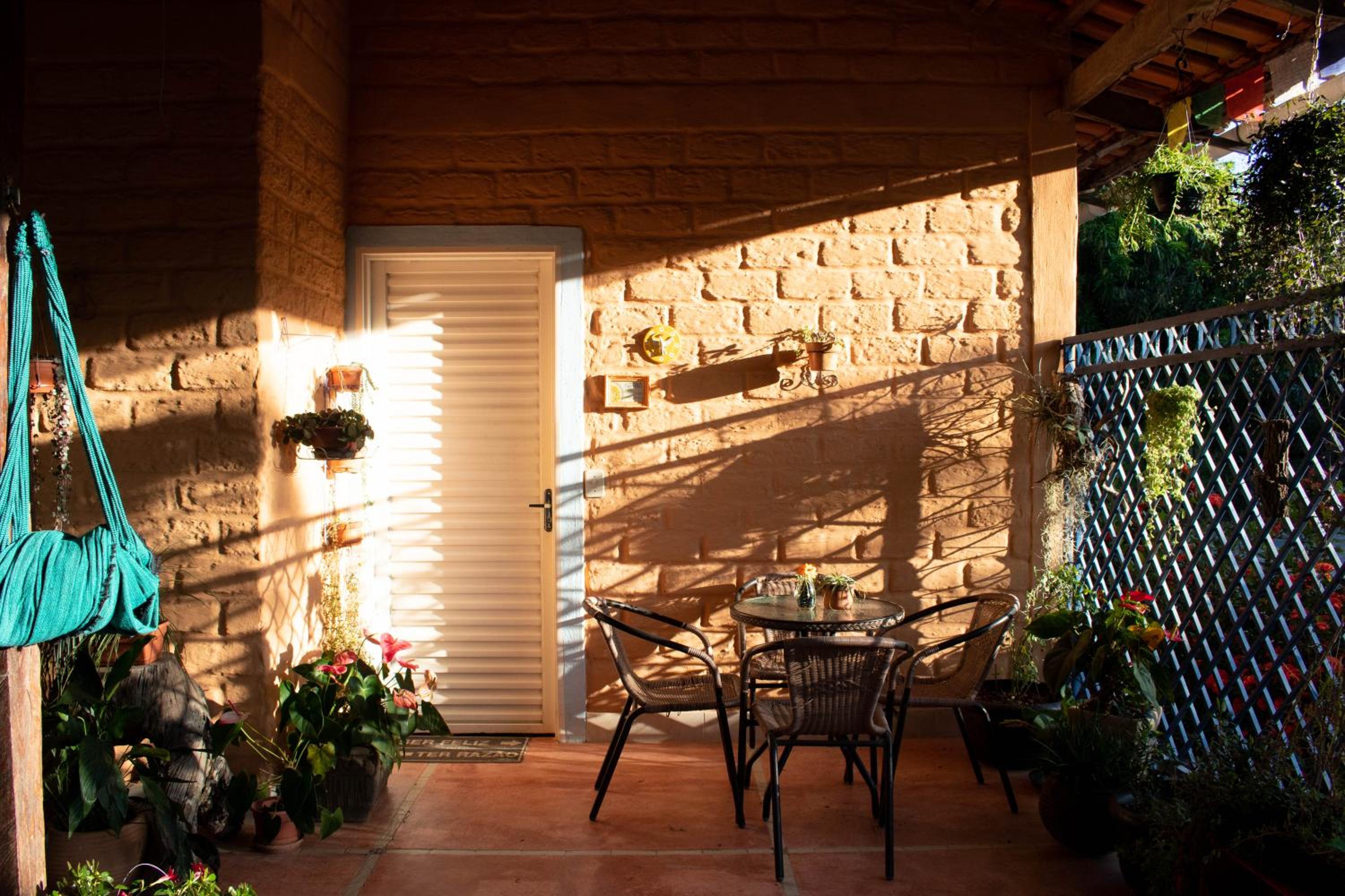 Chácara Lápis Lazuli, casa de huéspedes en Cavalcante — balance & terrace
