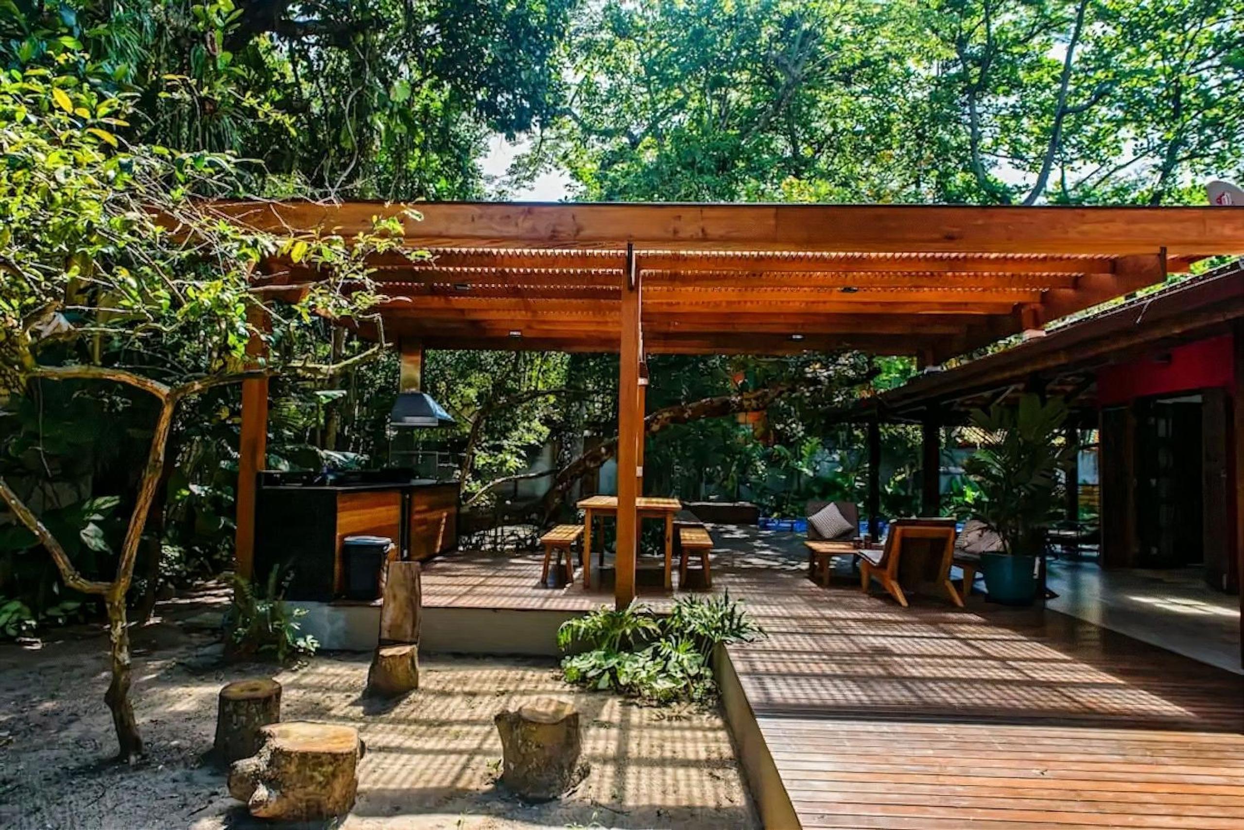 Shark House - heated pool - Camburi Beach