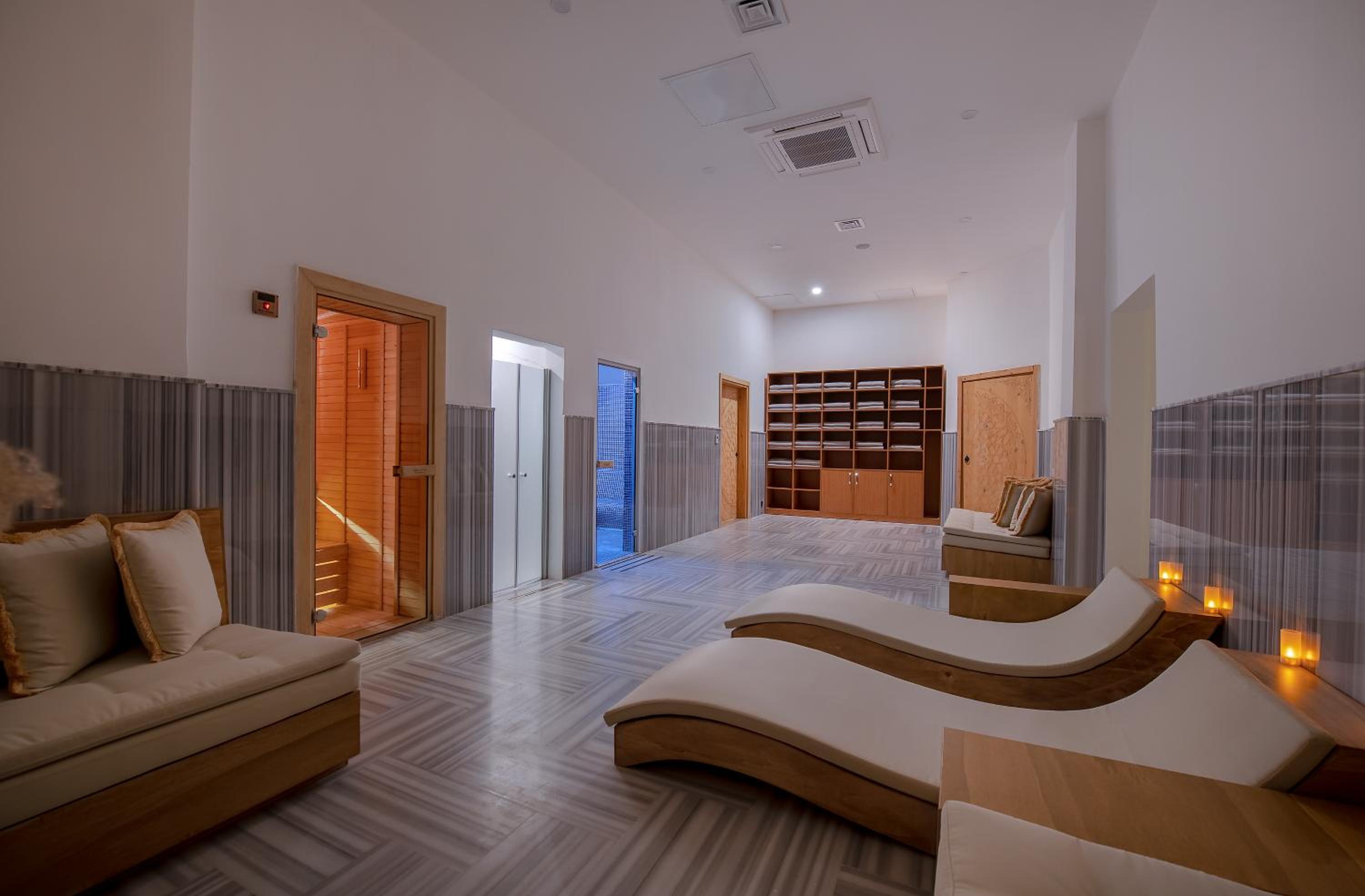 Lucky Monkey Hotel - Image 21