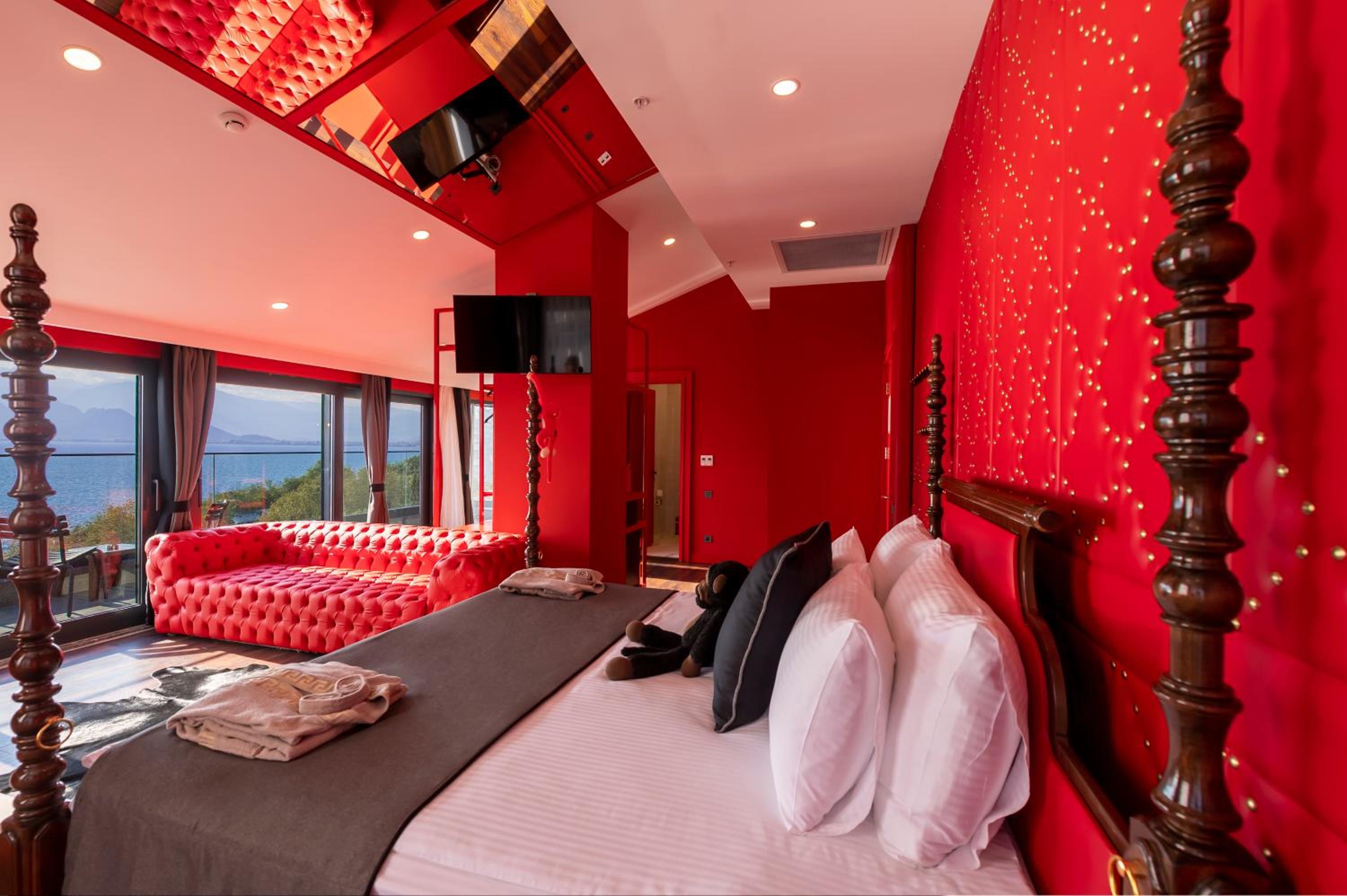 Lucky Monkey Hotel - Image 23