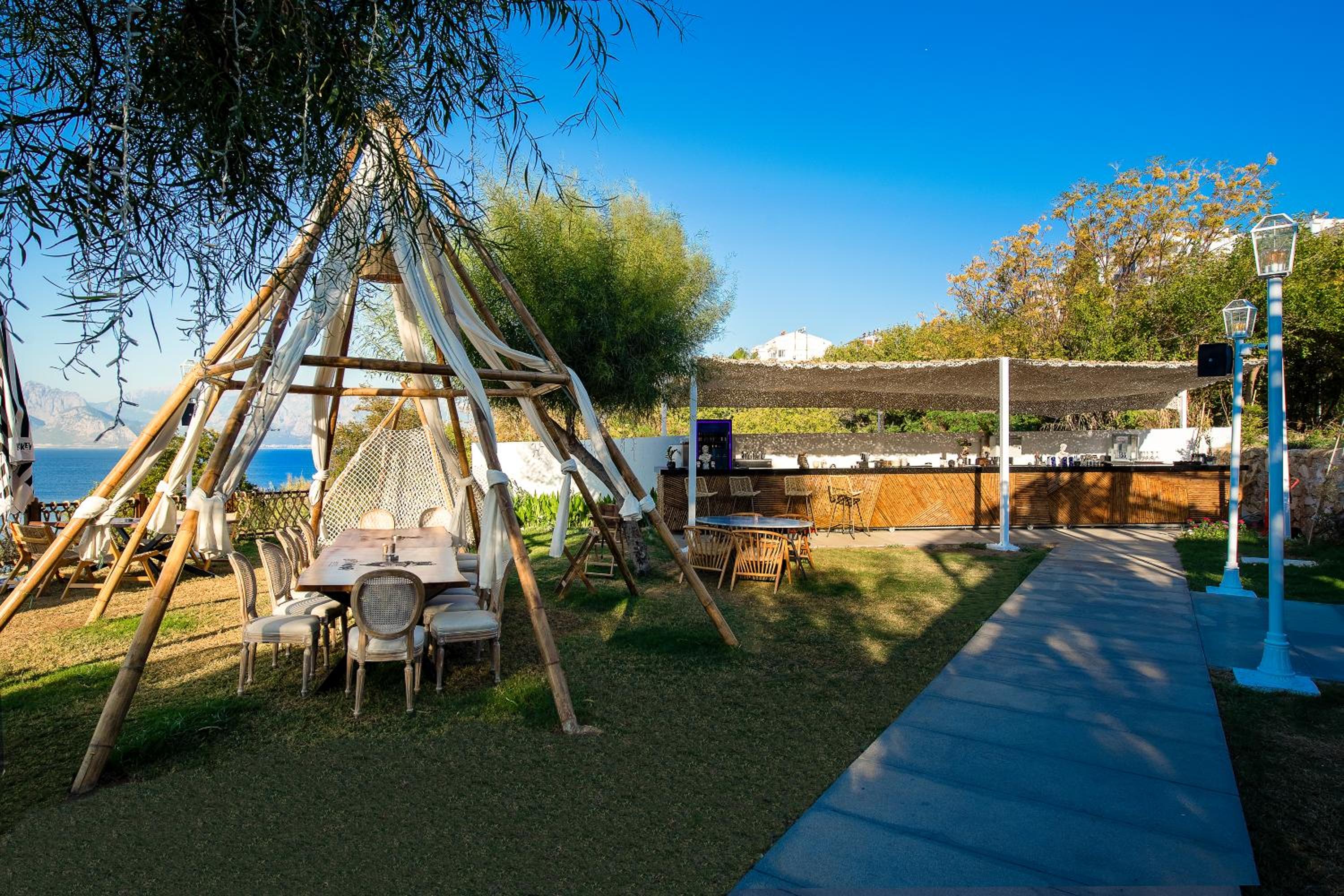 Lucky Monkey Hotel - Image 26