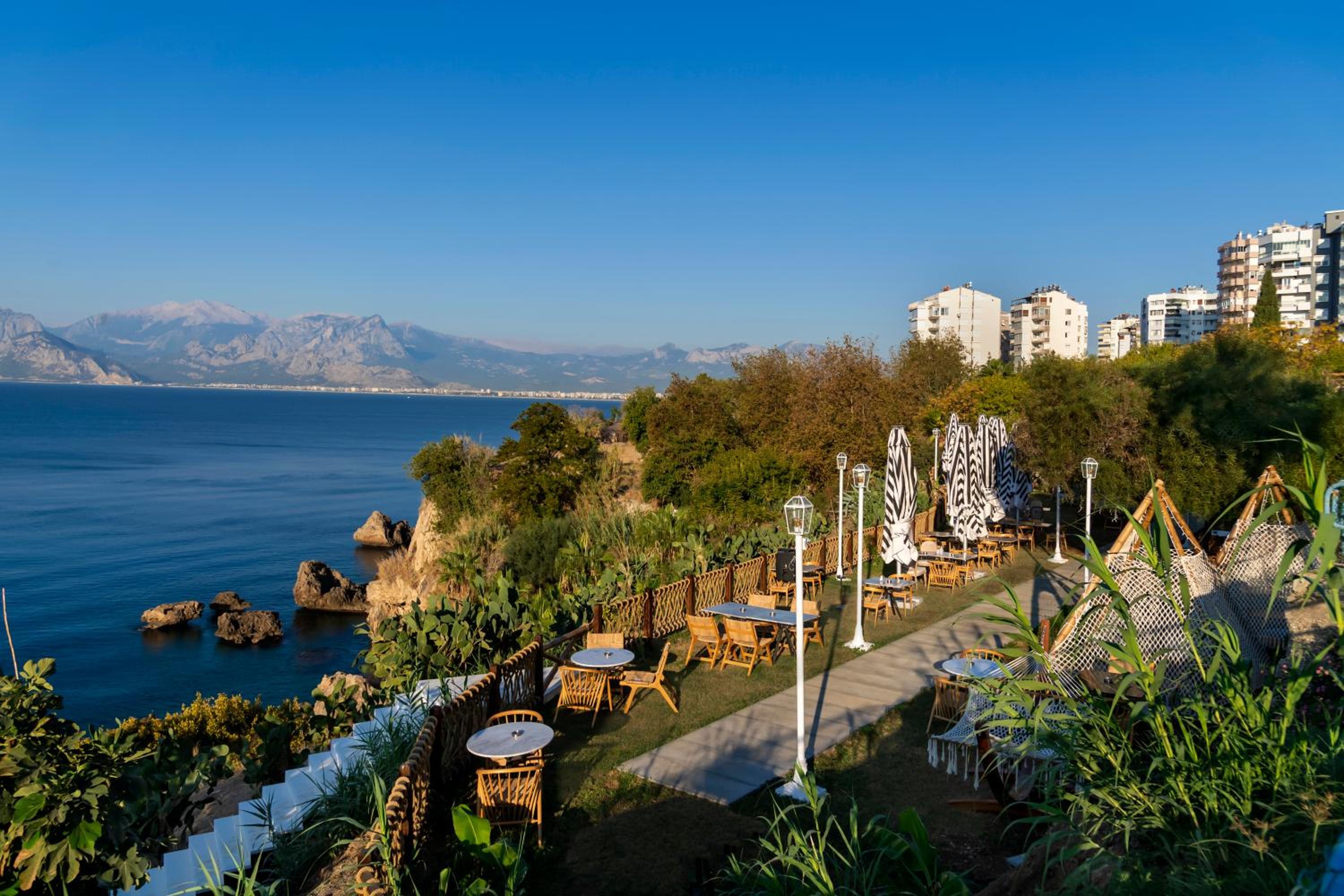 Lucky Monkey Hotel - Image 28