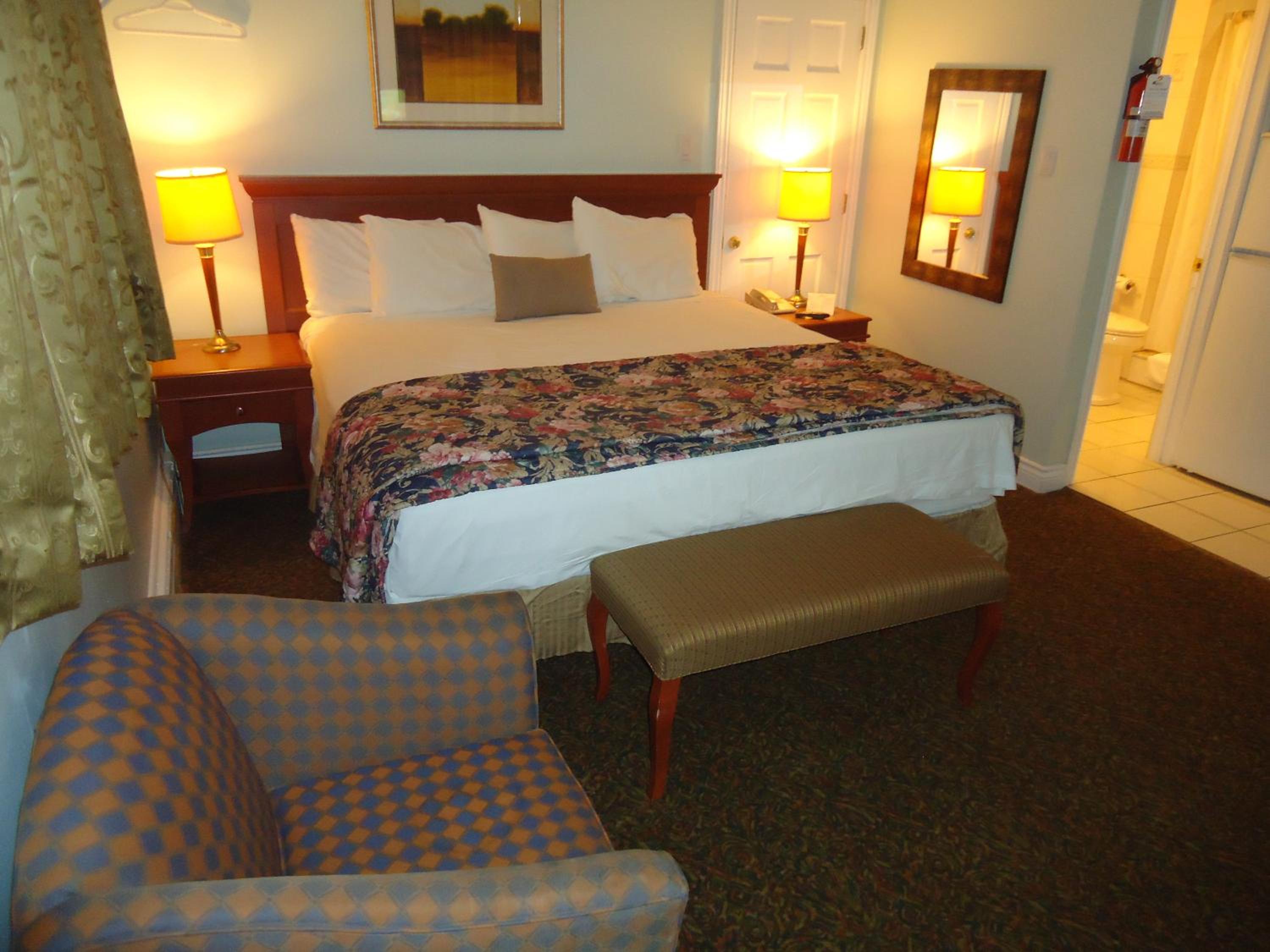 Bayside Inn & Waterfront Suites