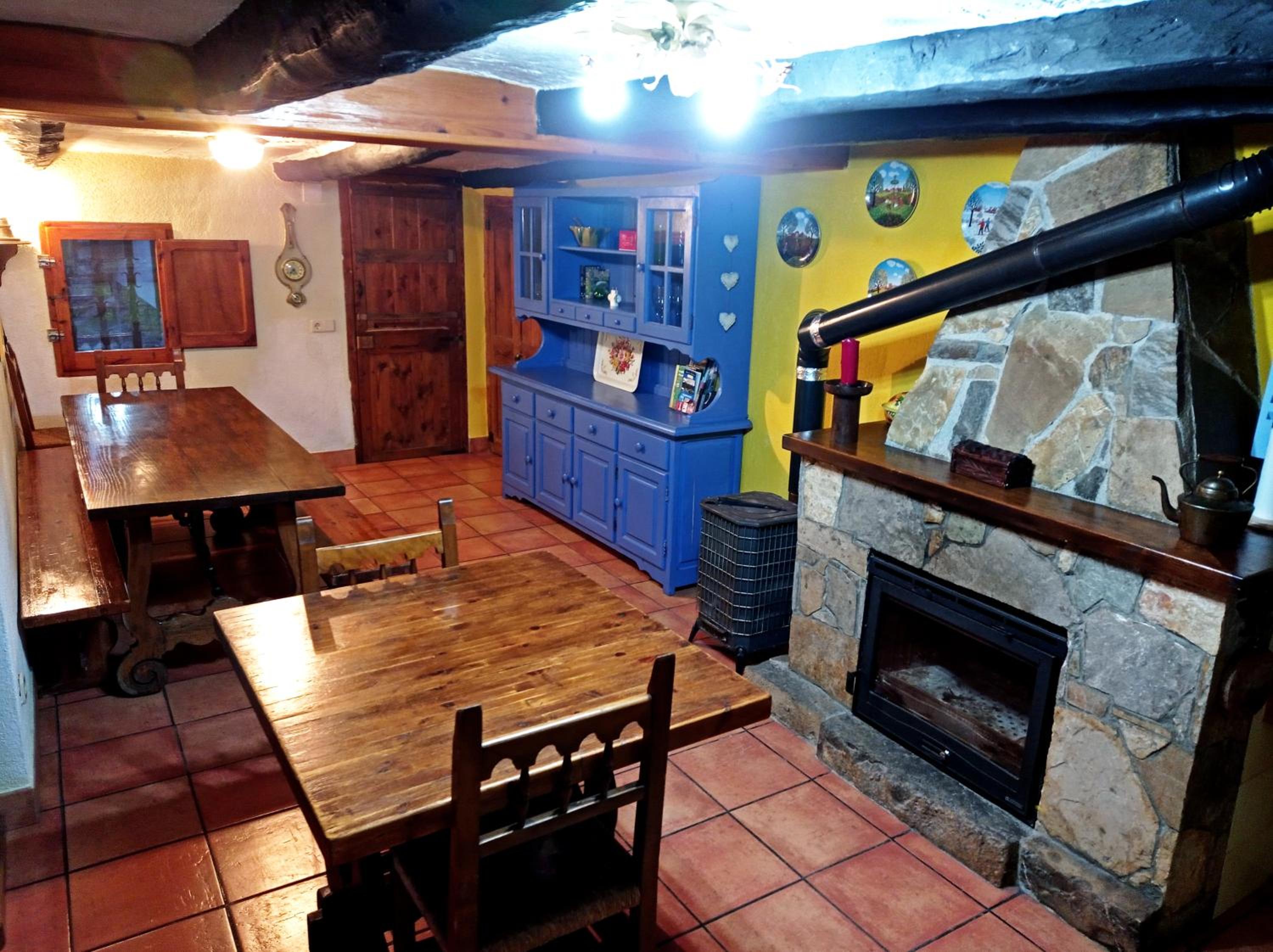 Rural Salut - Cal Peguera, casa de cuento en medio del bosque view 3