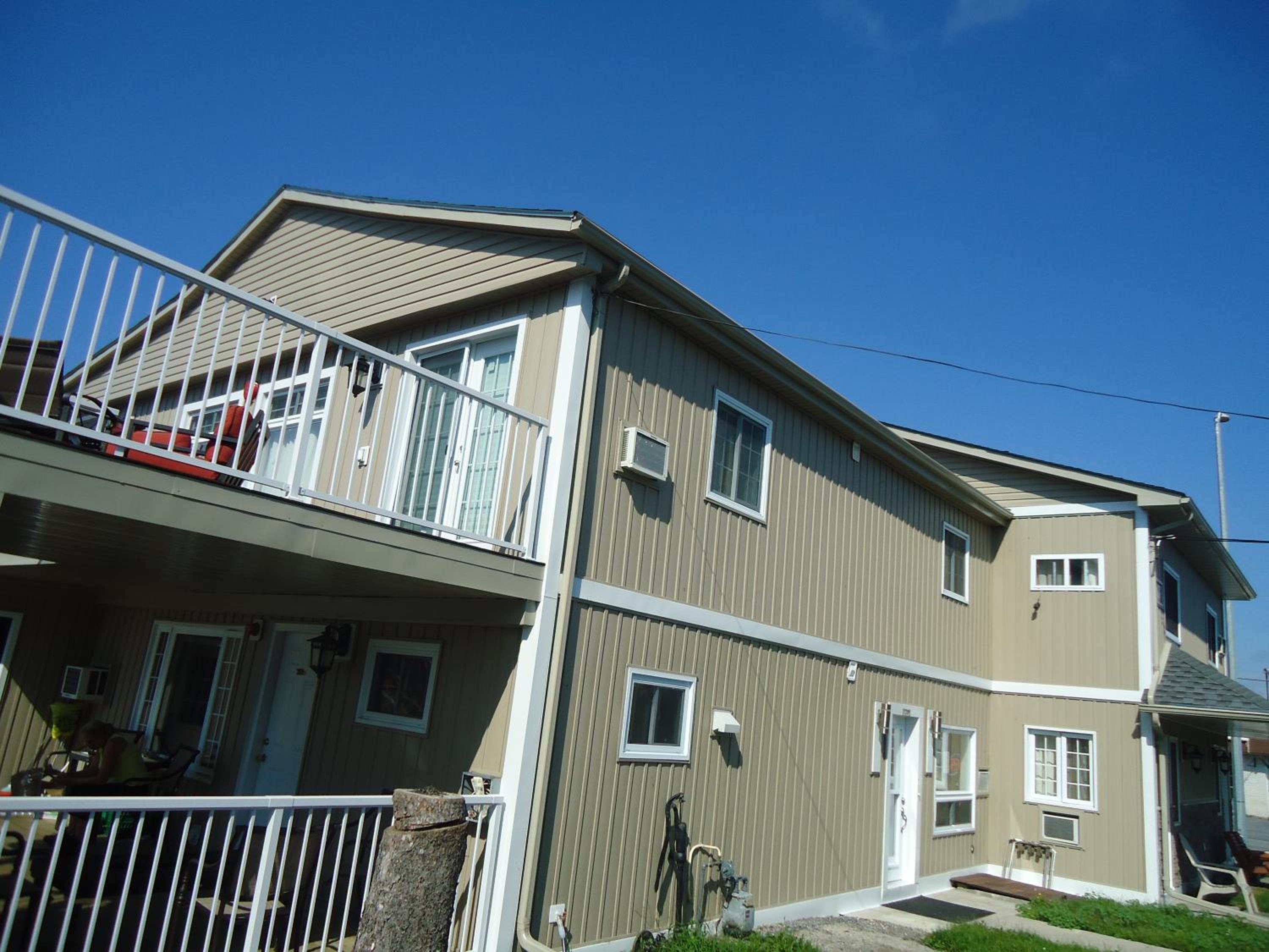 Bayside Inn & Waterfront Suites