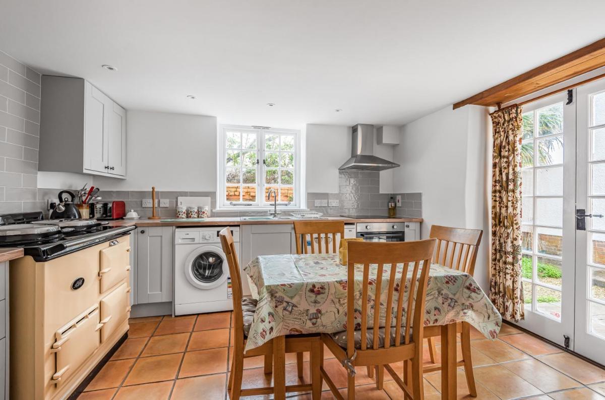 Heydons House - Lovely Seaside Cottage view 2