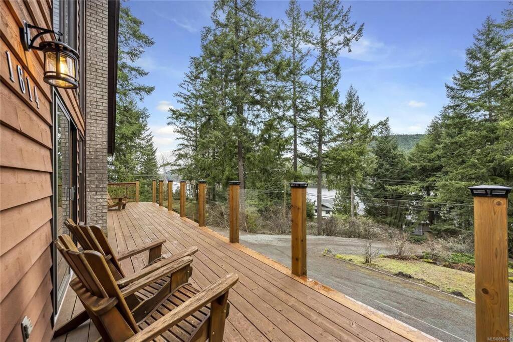 Chalet Style Cottage near Shawnigan Lake view 4