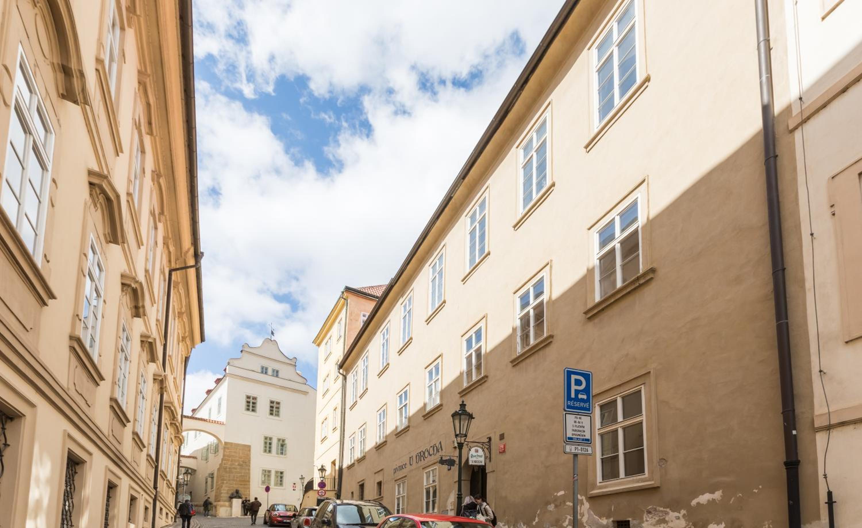 Apartment Thunovská 10