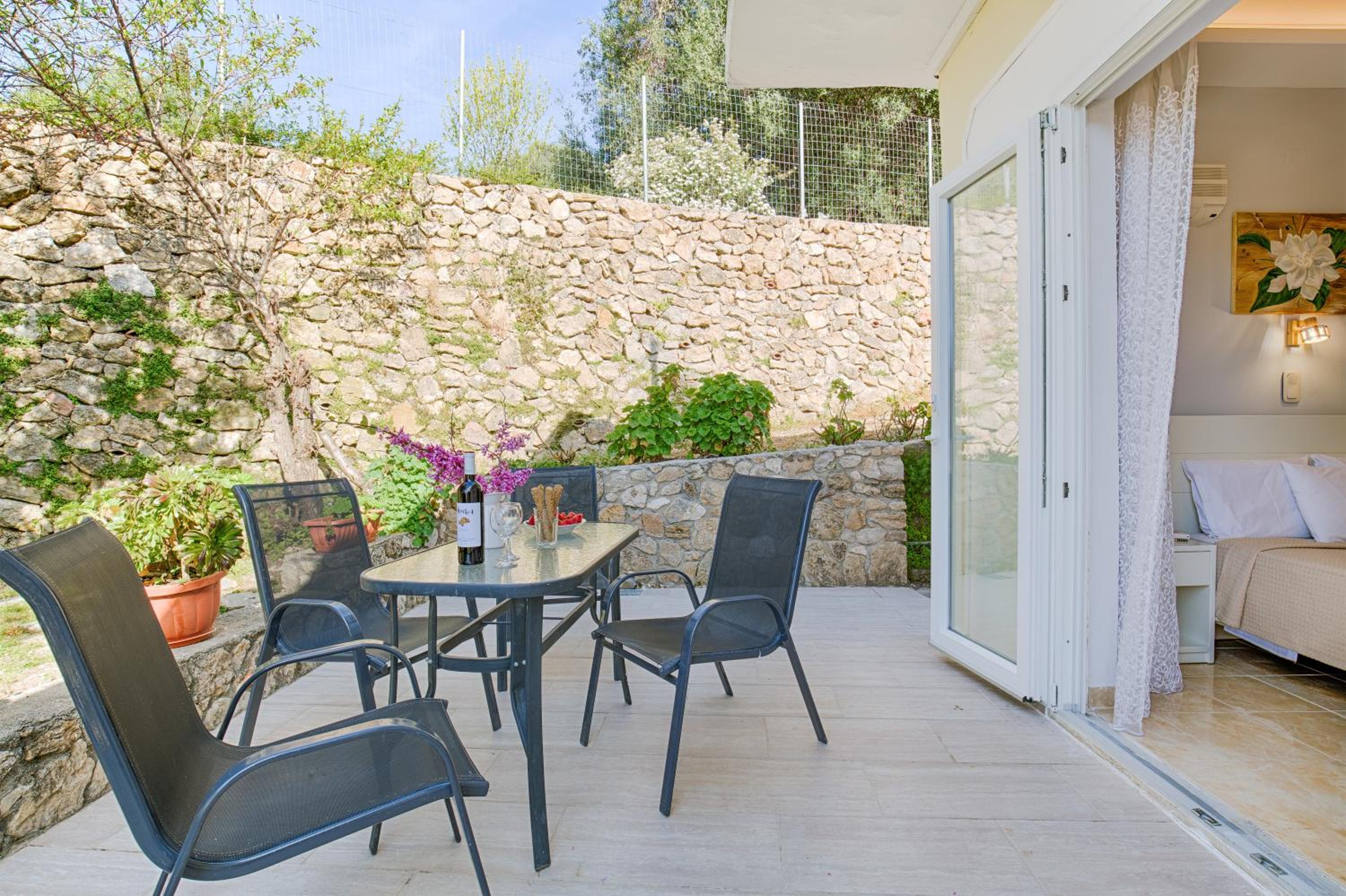 Dolphin apartments Palaiokastritsa photo 4