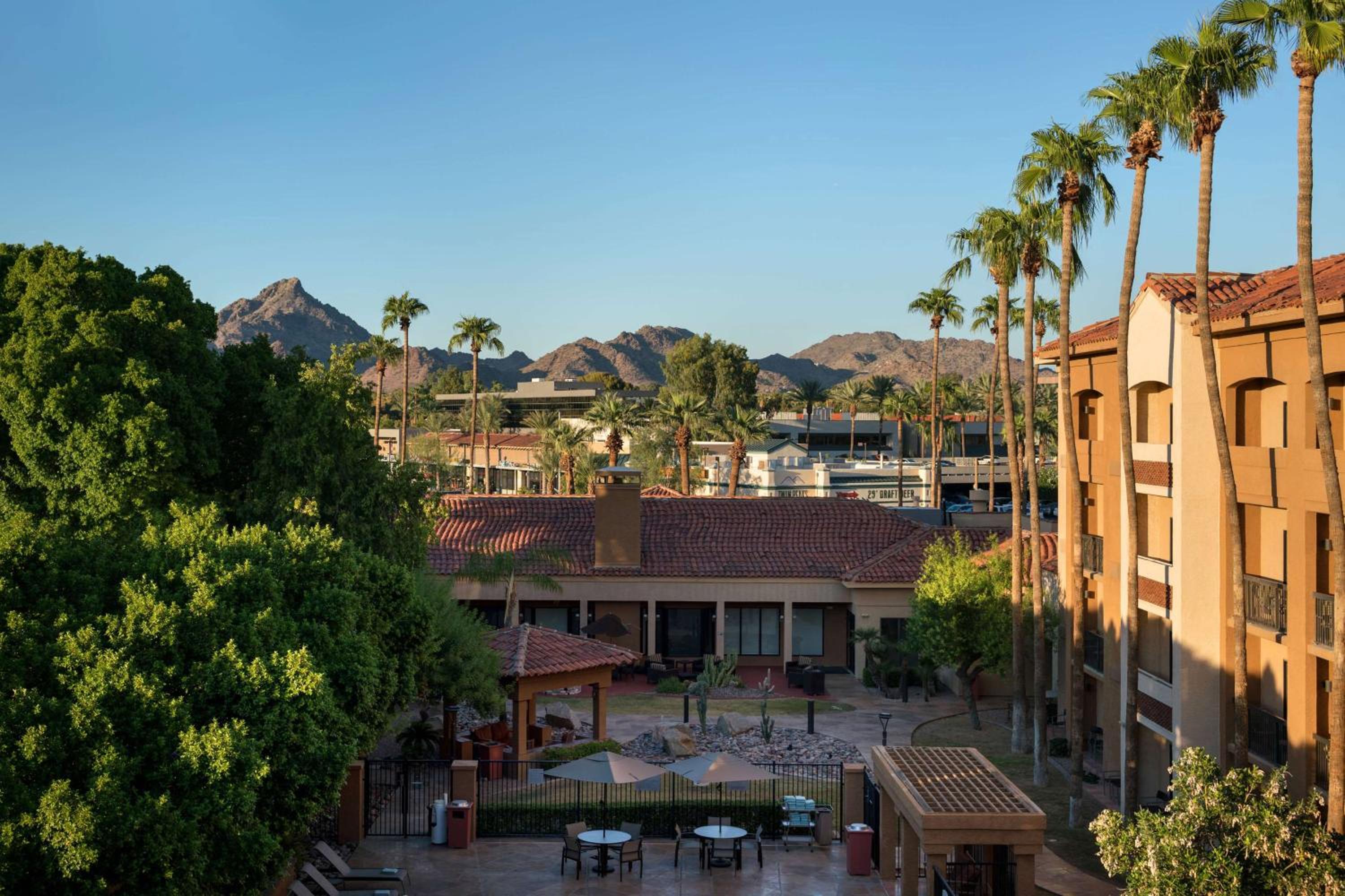 Hotel Sonesta Select Phoenix Camelback - Image 1