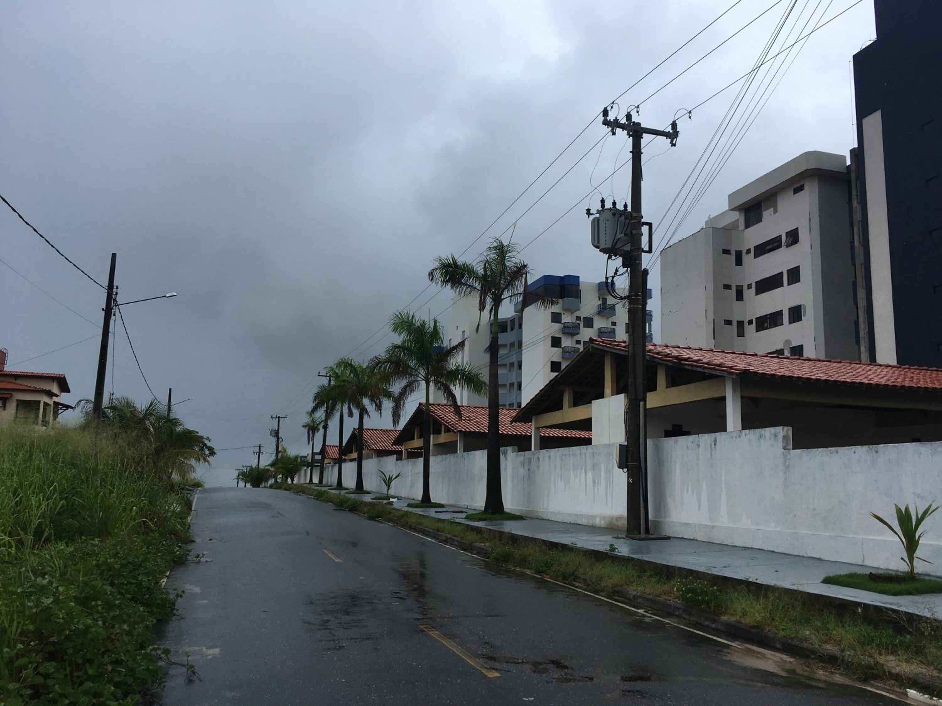 Apartamento amplo e aconchegante com vista para o mar.