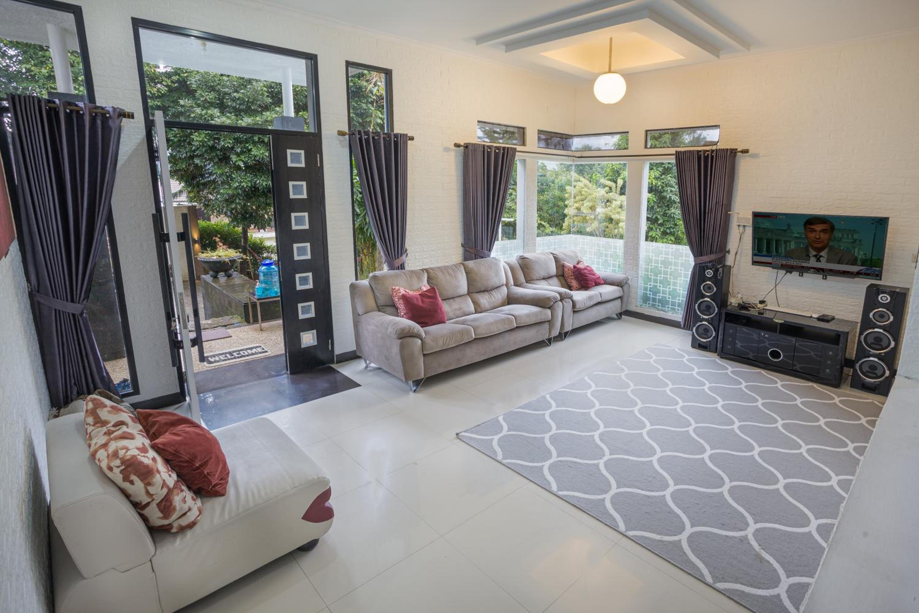 The Lavana Signature Villa Alessa Puncak view 3