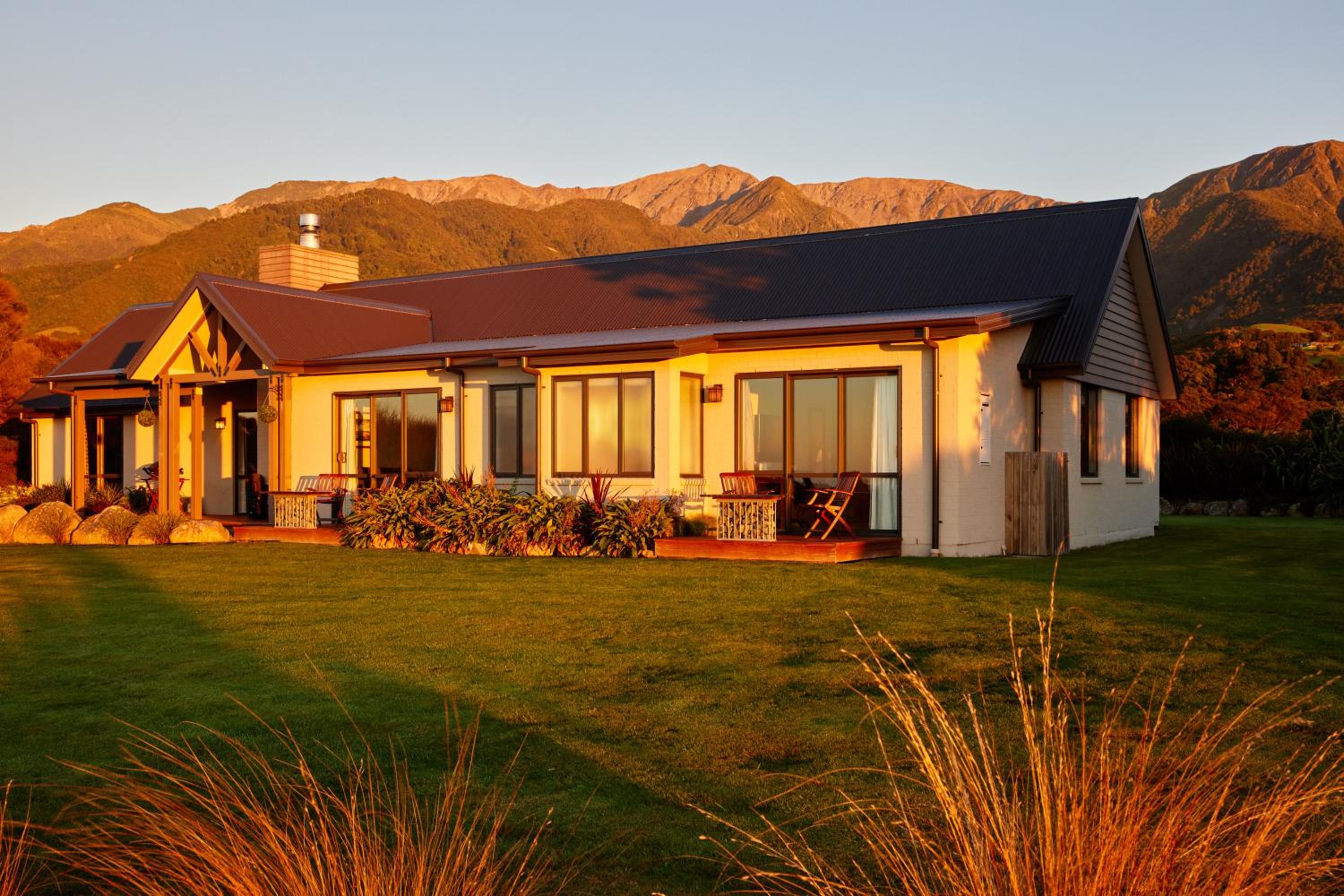 Manakau Lodge