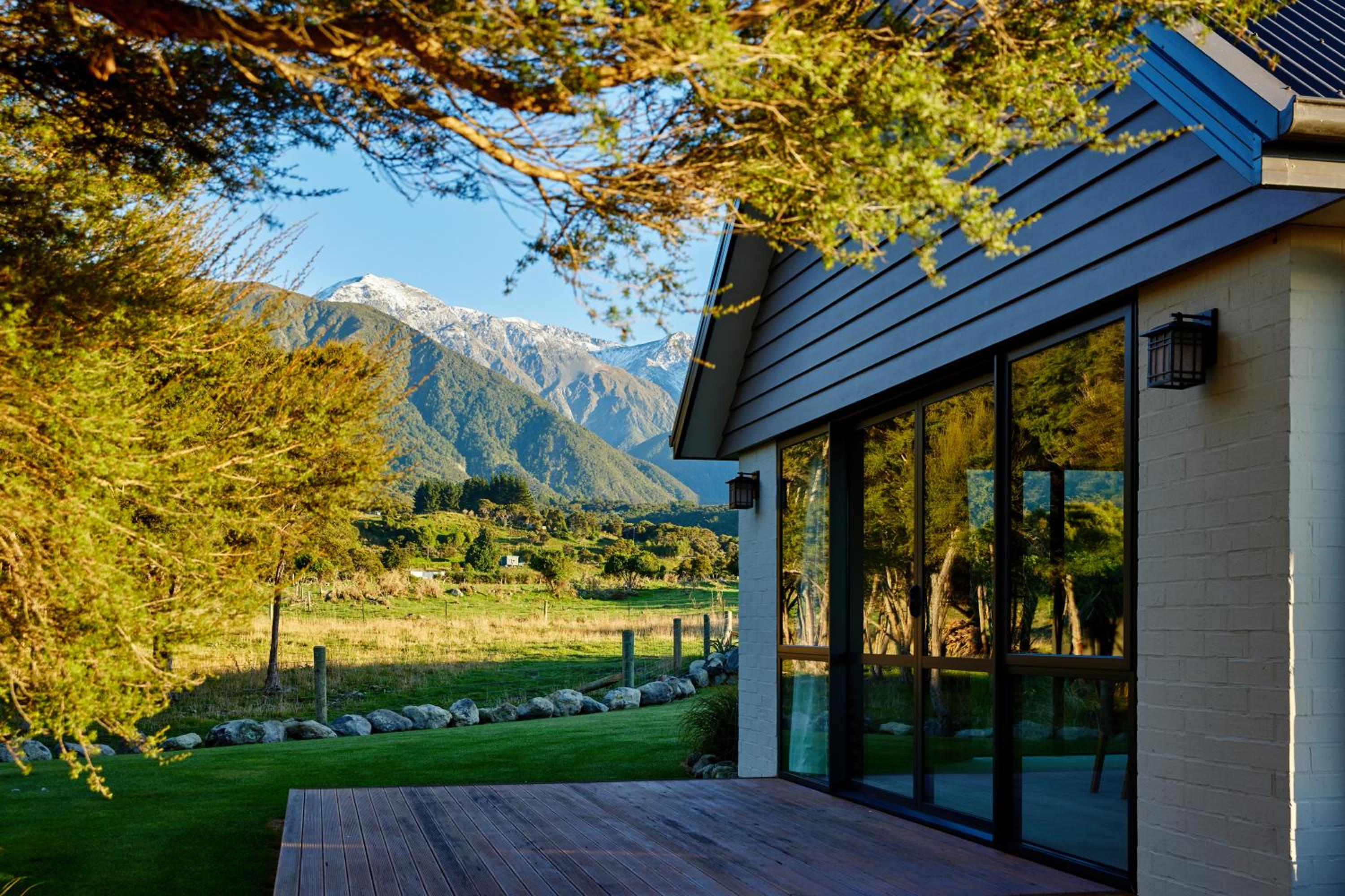 Manakau Lodge