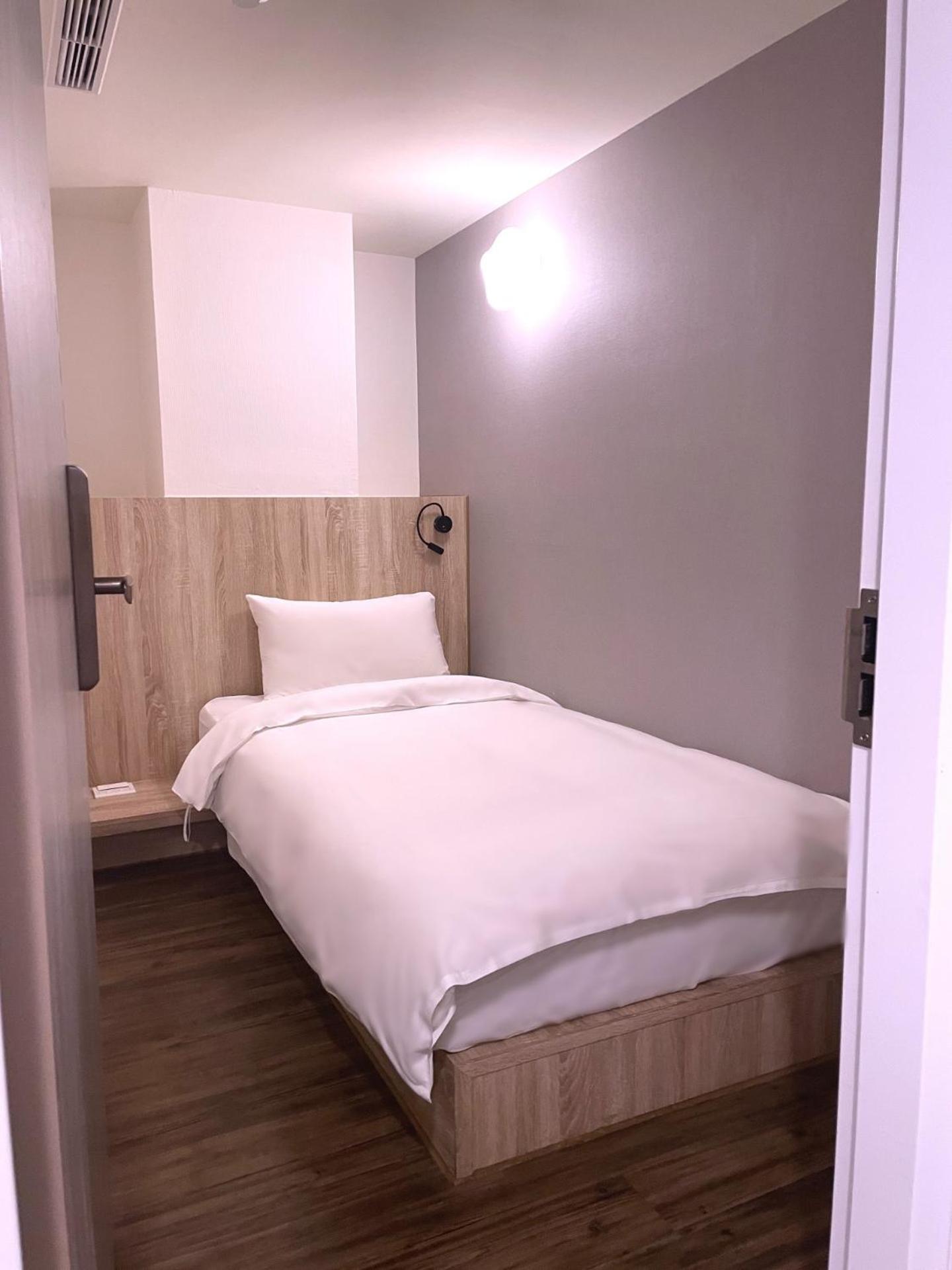Single Inn-Kaohsiung Station