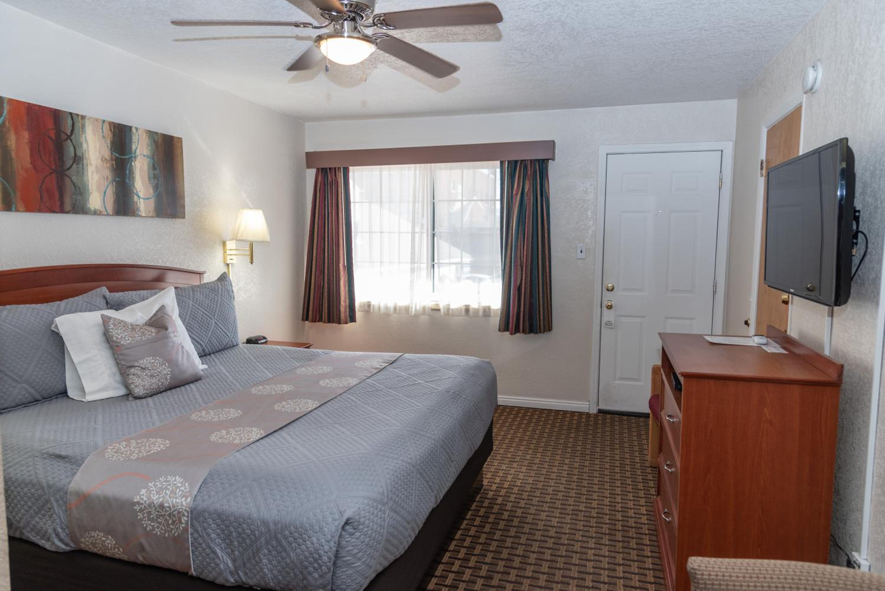 Esquire Inn