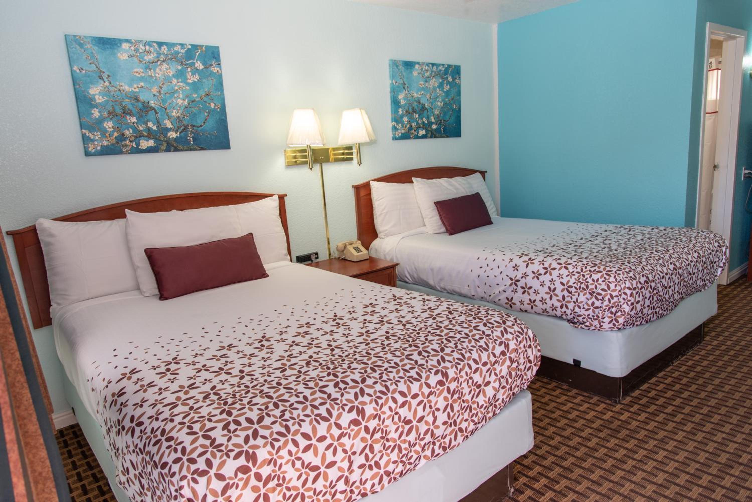 Esquire Inn
