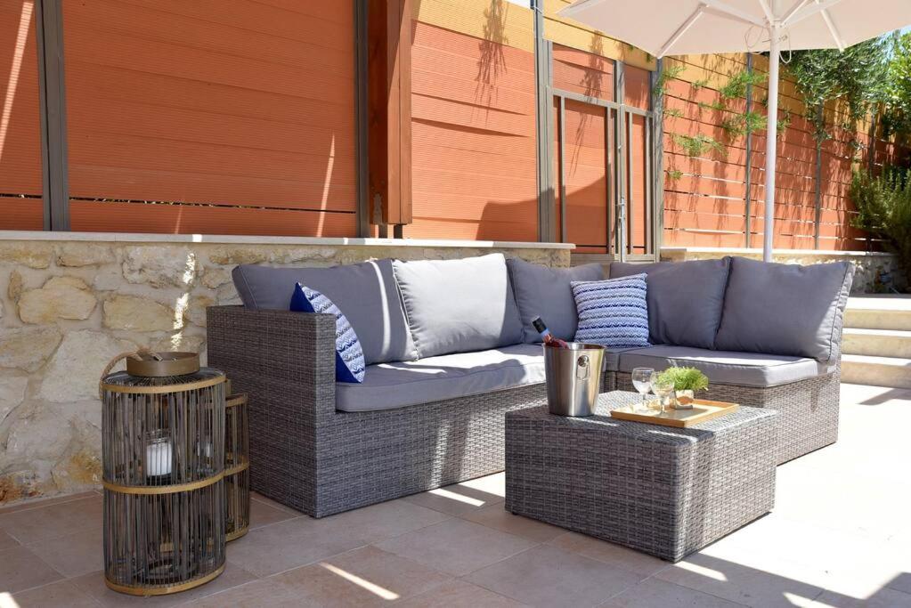 Rose Villa Private Pool & Outdoor Jacuzzi view 5