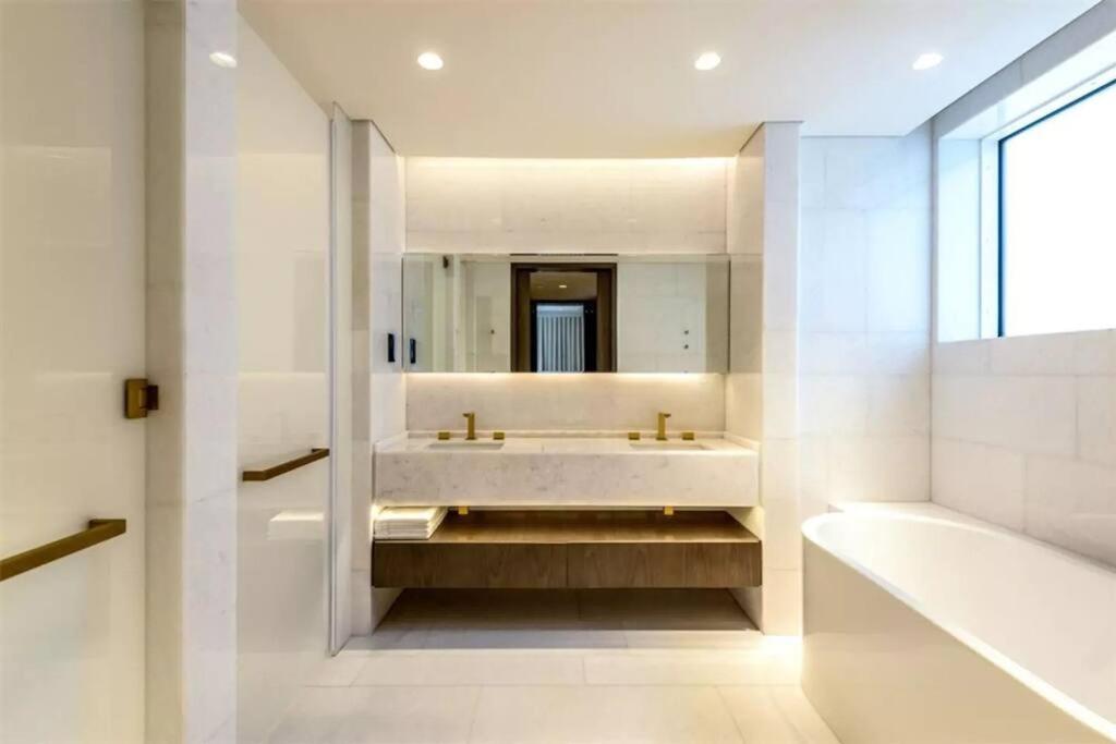 Five Palm Luxury Beach Villa with Private Pool, Panoramic Views, and Jacuzzi