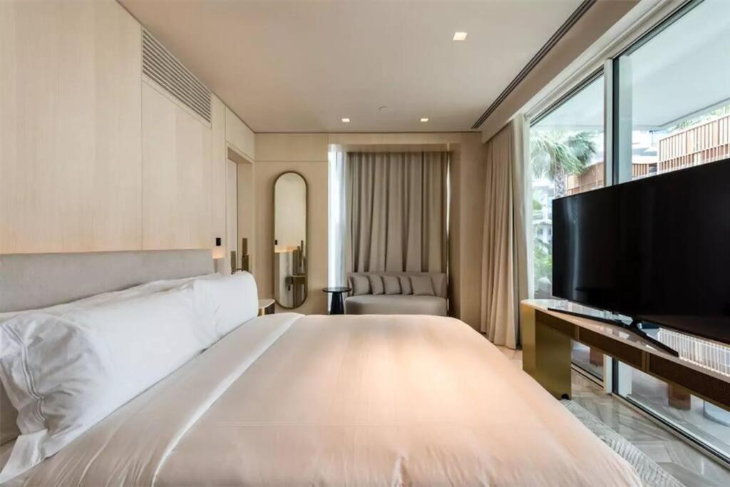 Five Palm Luxury Beach Villa with Private Pool, Panoramic Views, and Jacuzzi