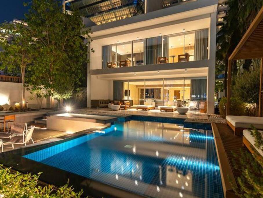 Five Palm Luxury Beach Villa with Private Pool, Panoramic Views, and Jacuzzi