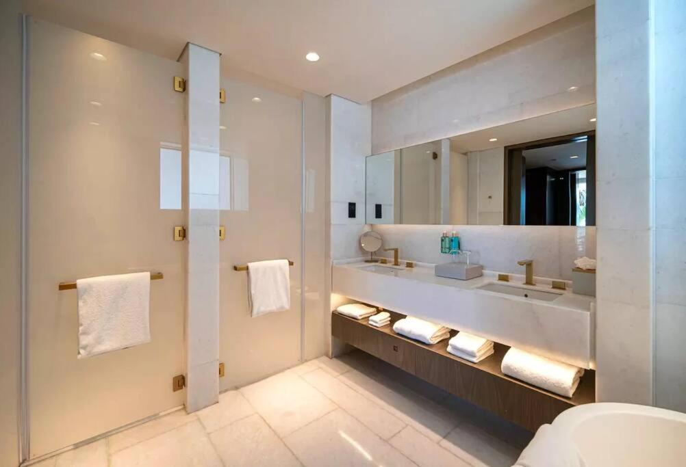 Five Palm Luxury Beach Villa with Private Pool, Panoramic Views, and Jacuzzi