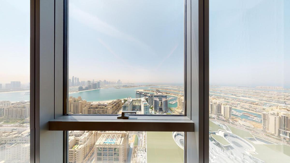Hometown Apartments - High Floor with Sea View 1 Bed Apt in Palm