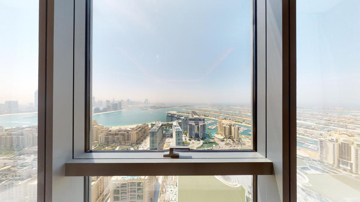 Hometown Apartments - High Floor with Sea View 1 Bed Apt in Palm