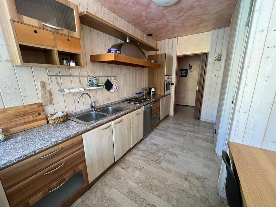 Ideale per due famiglie. Comodo a centro e piste view 2